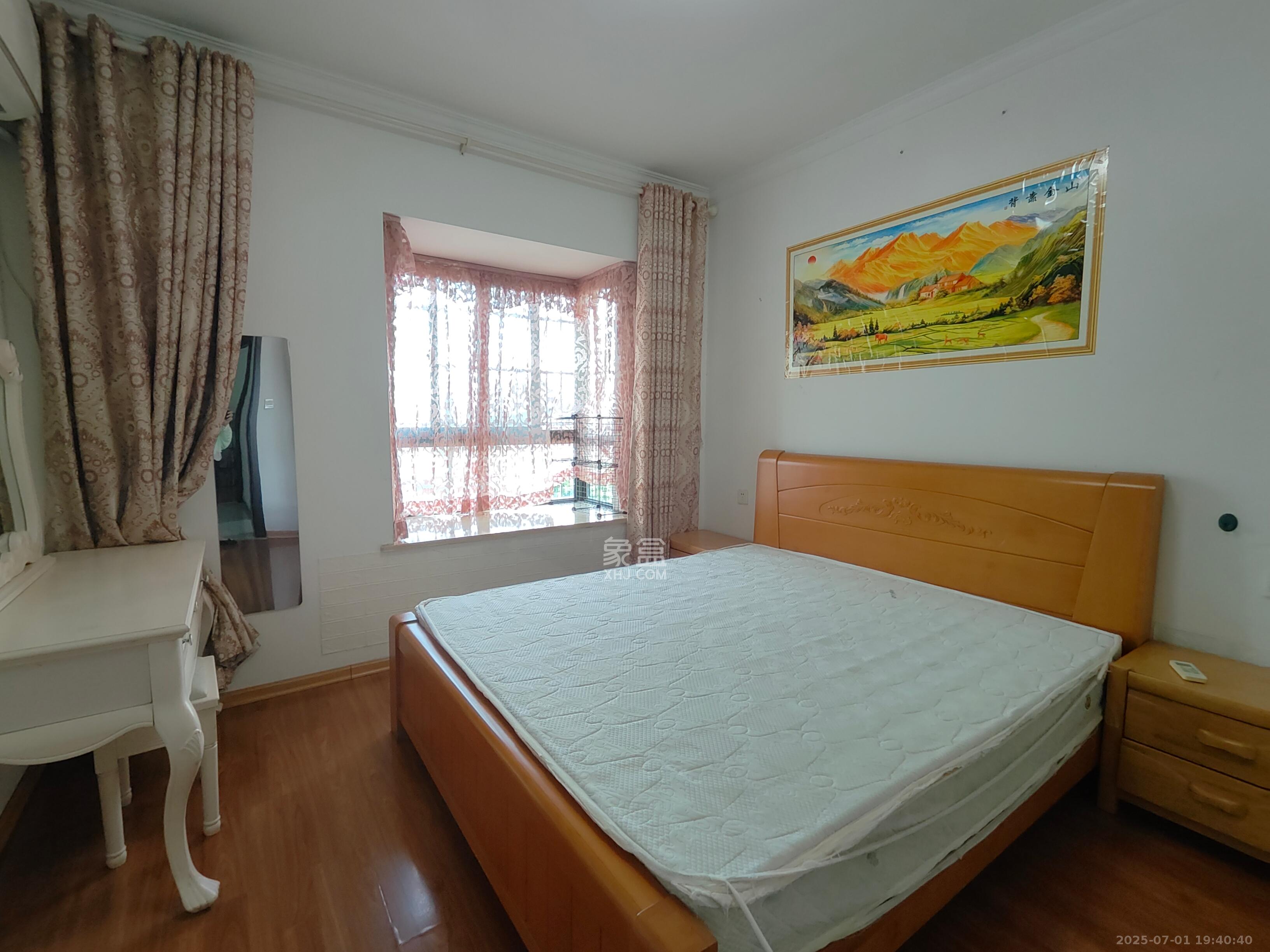 龙吉湾小区(龙瑞尚苑) 3室2厅1卫 2200.0元/月 龙吉湾小区(龙瑞尚苑) 3室2厅1卫 2200.0元/月室内图