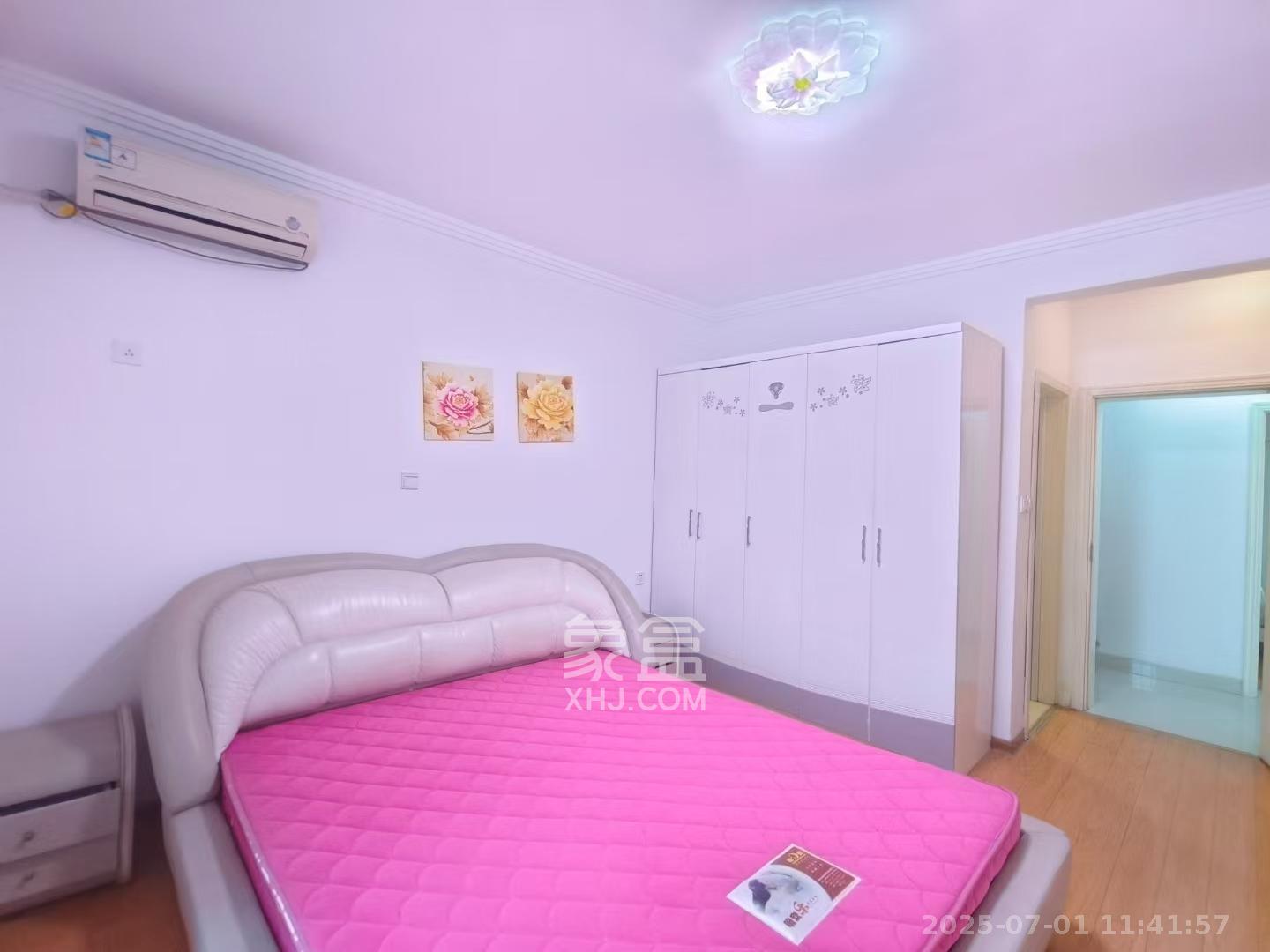 嘉盛华庭(一期、二期、三期) 3室2厅2卫 3500.0元/月 嘉盛华庭(一期、二期、三期) 3室2厅2卫 3500.0元/月室内图