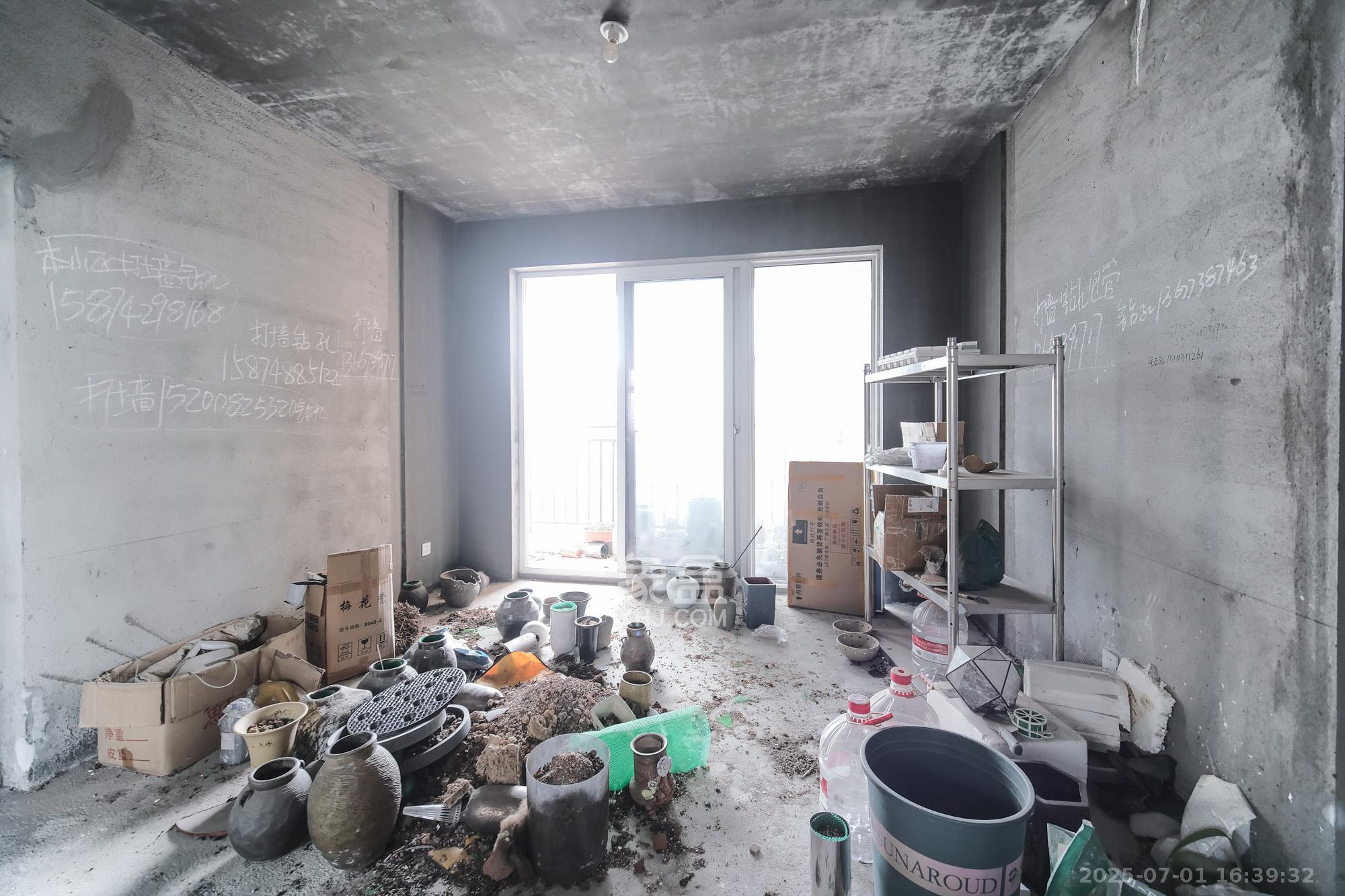 和悦城(蟠龙景苑)  3室2厅2卫    59.2万 和悦城(蟠龙景苑)  3室2厅2卫    59.2万客厅