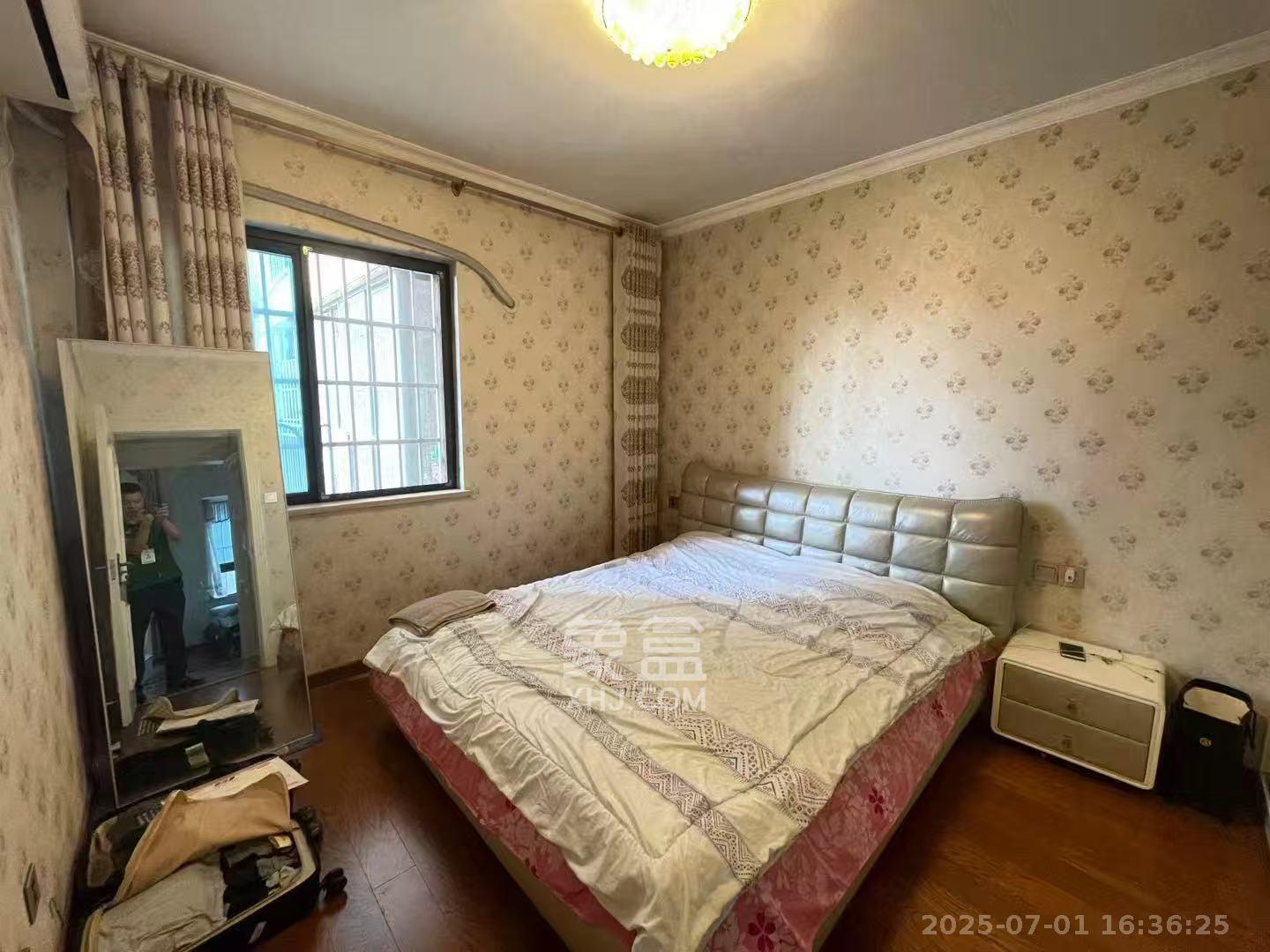 华城广场  2室2厅1卫   2500.00元/月室内图