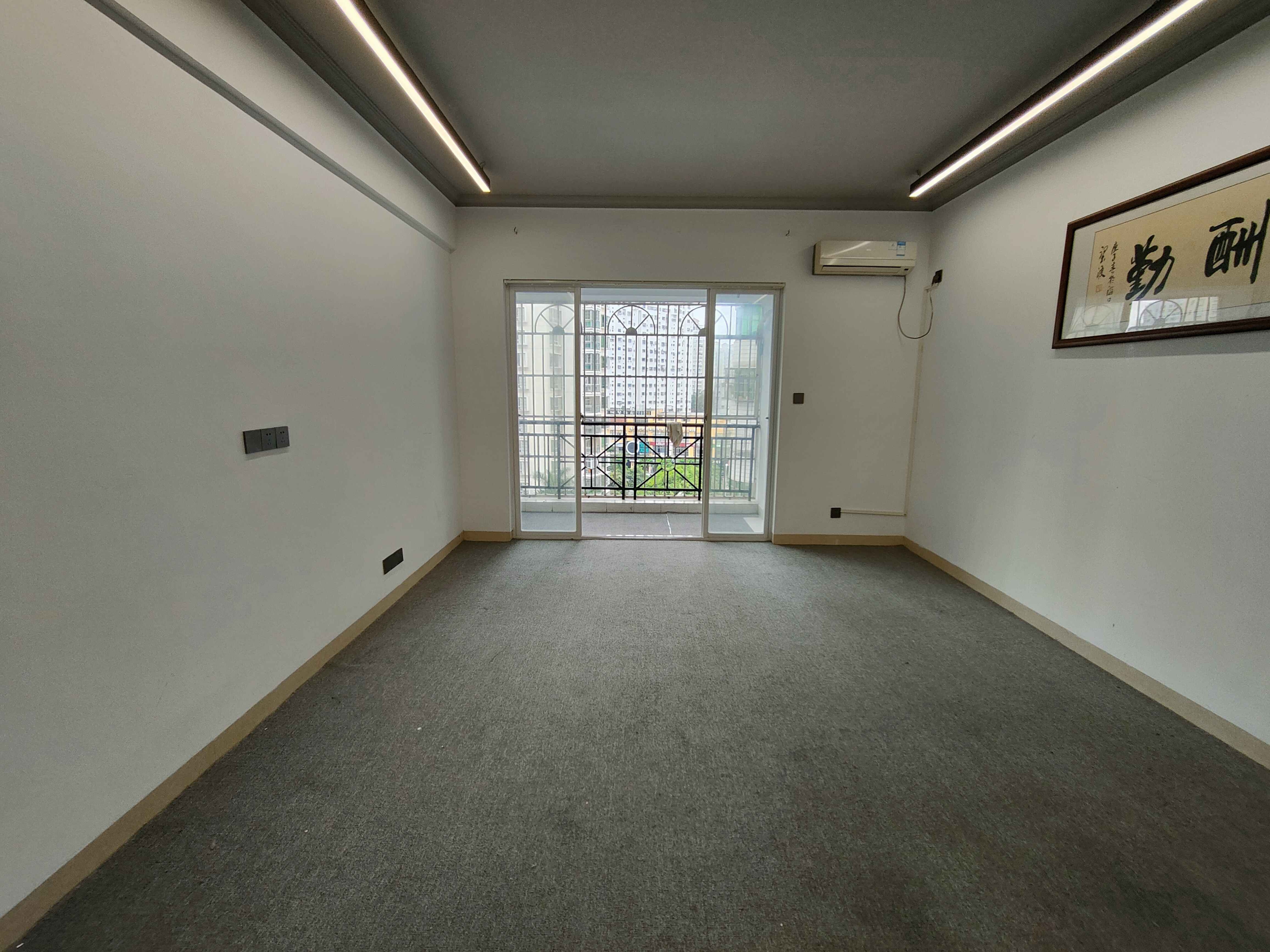 兴力国际大厦 3室2厅2卫 5300.0元/月 兴力国际大厦 3室2厅2卫 5300.0元/月室内图