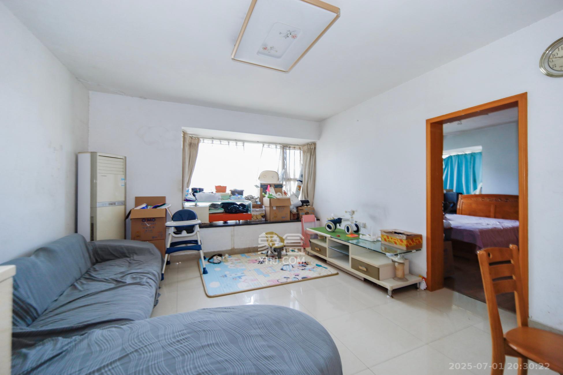 中建桂苑  2室1厅1卫   48.00万客厅