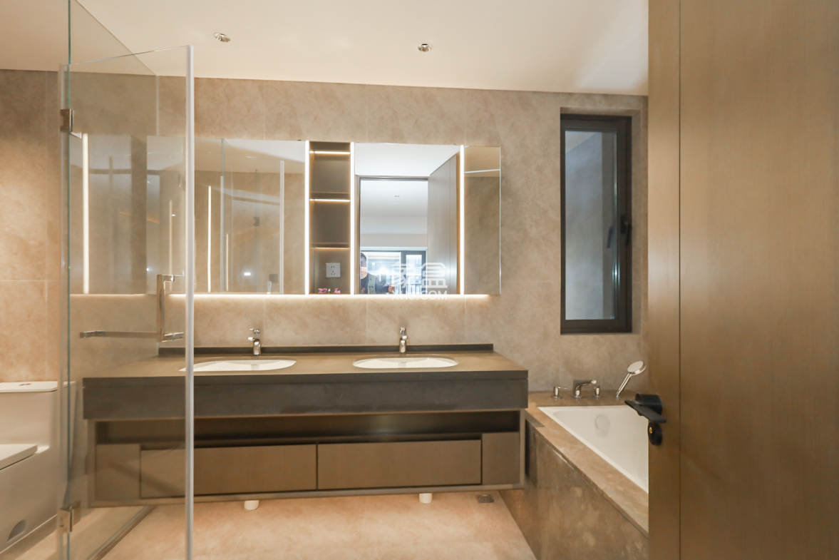 长沙悦府(华润万象城)  4室2厅3卫    14000.0元/月 长沙悦府(华润万象城)  4室2厅3卫    14000.0元/月户型图