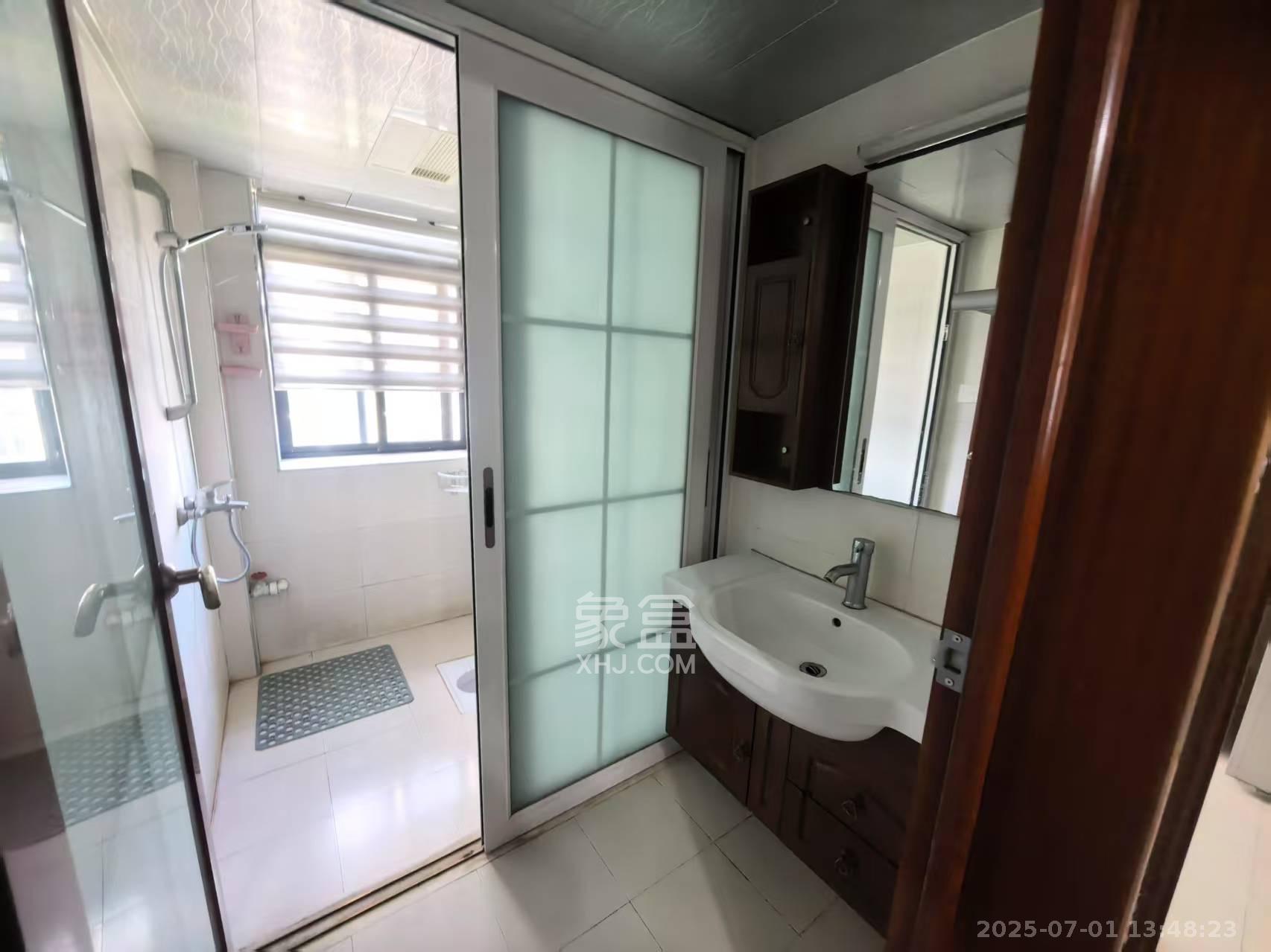 海拔东方 3室2厅2卫 2600.0元/月 海拔东方 3室2厅2卫 2600.0元/月室内图