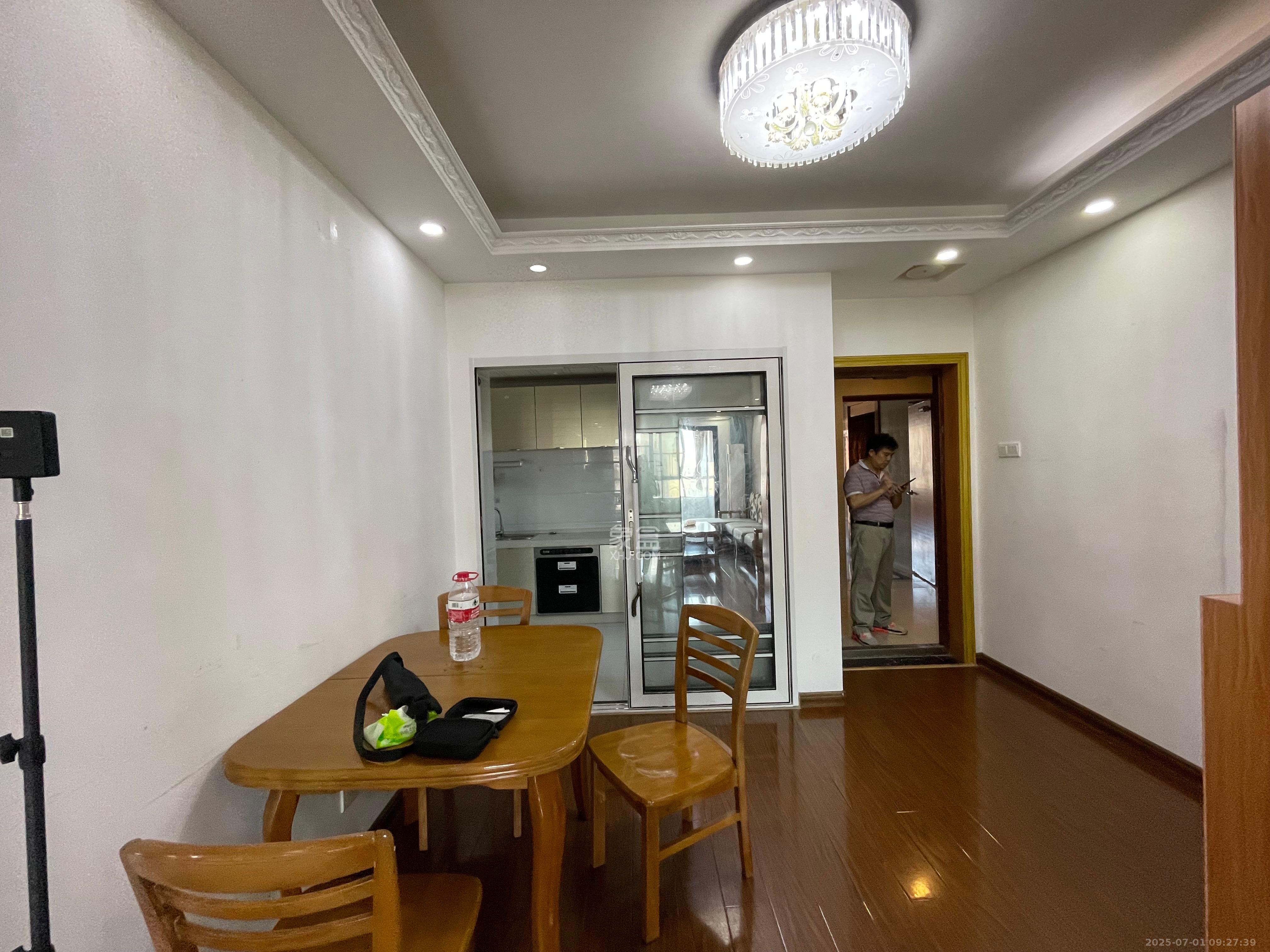 和泓梅溪四季 3室2厅2卫 2600.0元/月 和泓梅溪四季 3室2厅2卫 2600.0元/月室内图