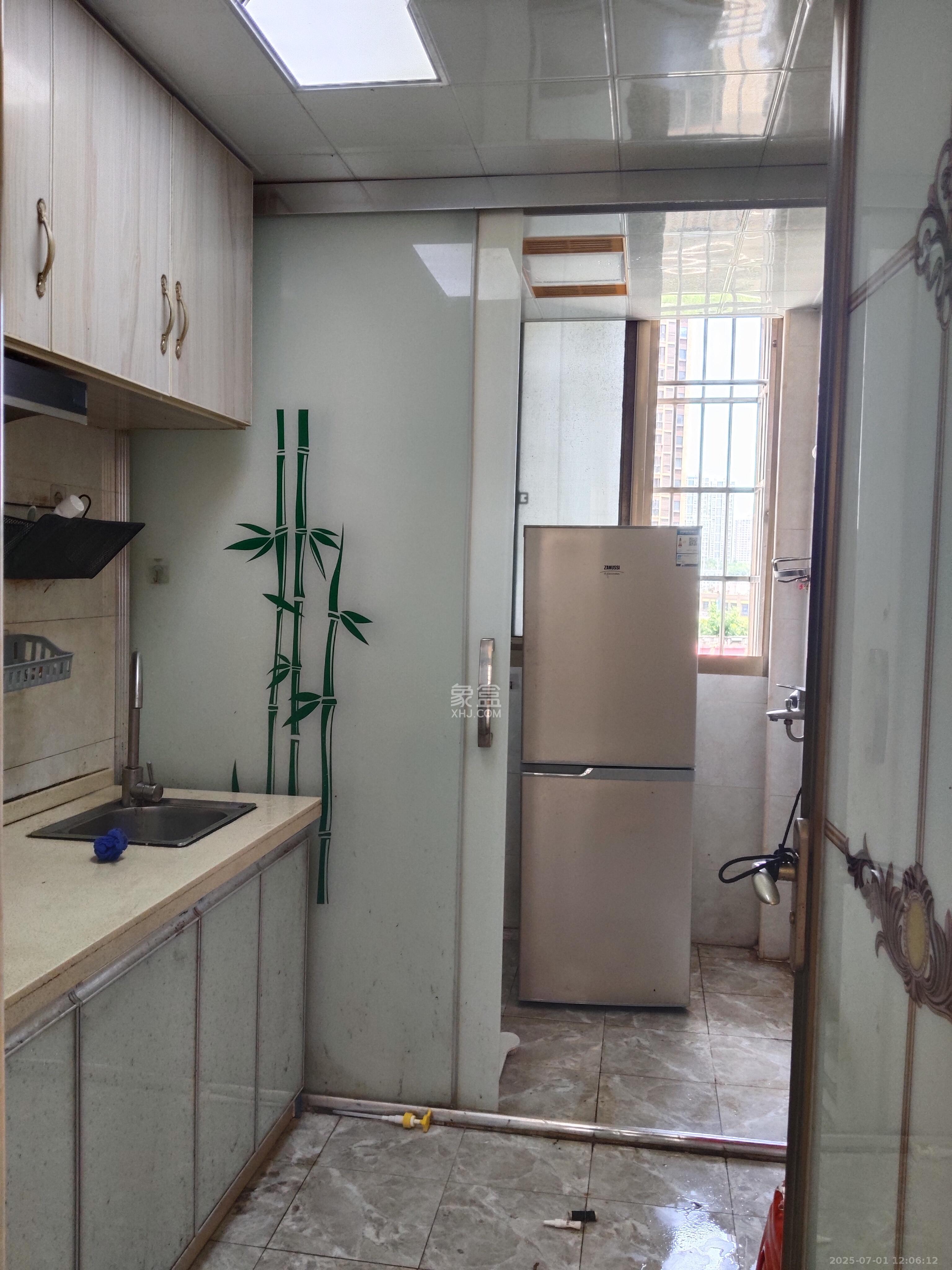 嘉顺苑 1室1厅1卫 1300.0元/月 嘉顺苑 1室1厅1卫 1300.0元/月室内图