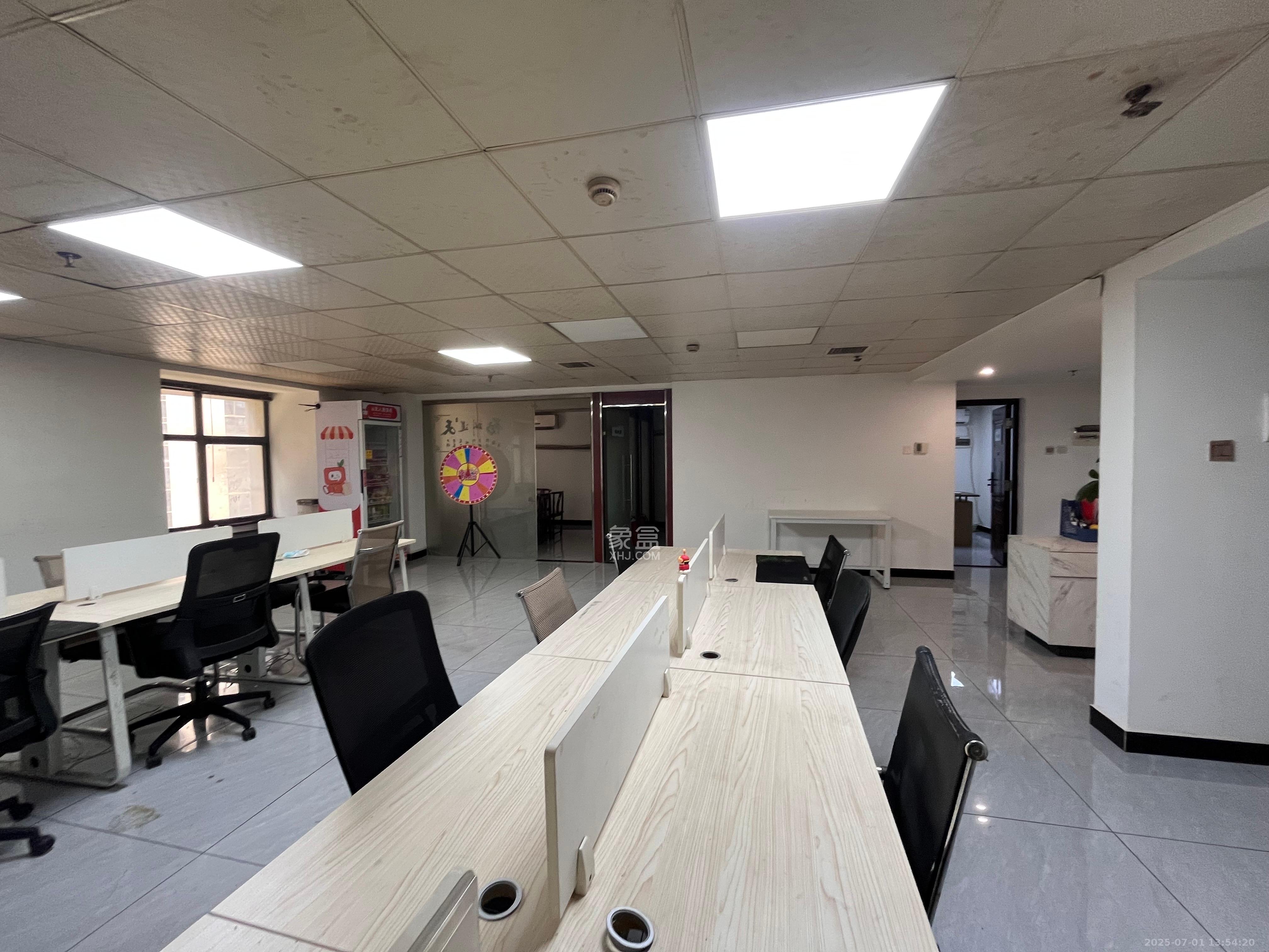 蓝湾国际广场 1室1厅1卫 5500.0元/月 蓝湾国际广场 1室1厅1卫 5500.0元/月室内图