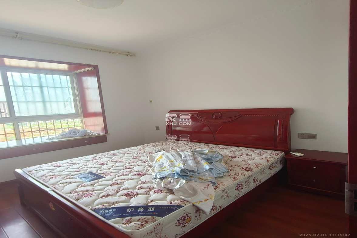 和润园一、二期  3室0厅0卫    2000.0元/月 和润园一、二期  3室0厅0卫    2000.0元/月室内图