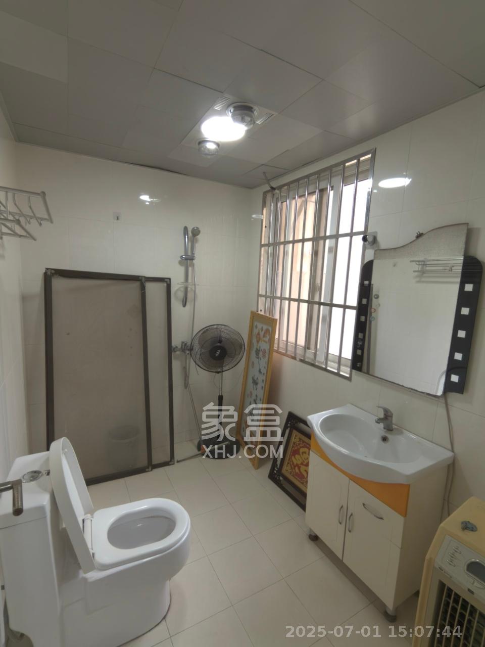 中新森林海  3室2厅2卫   1700.00元/月室内图