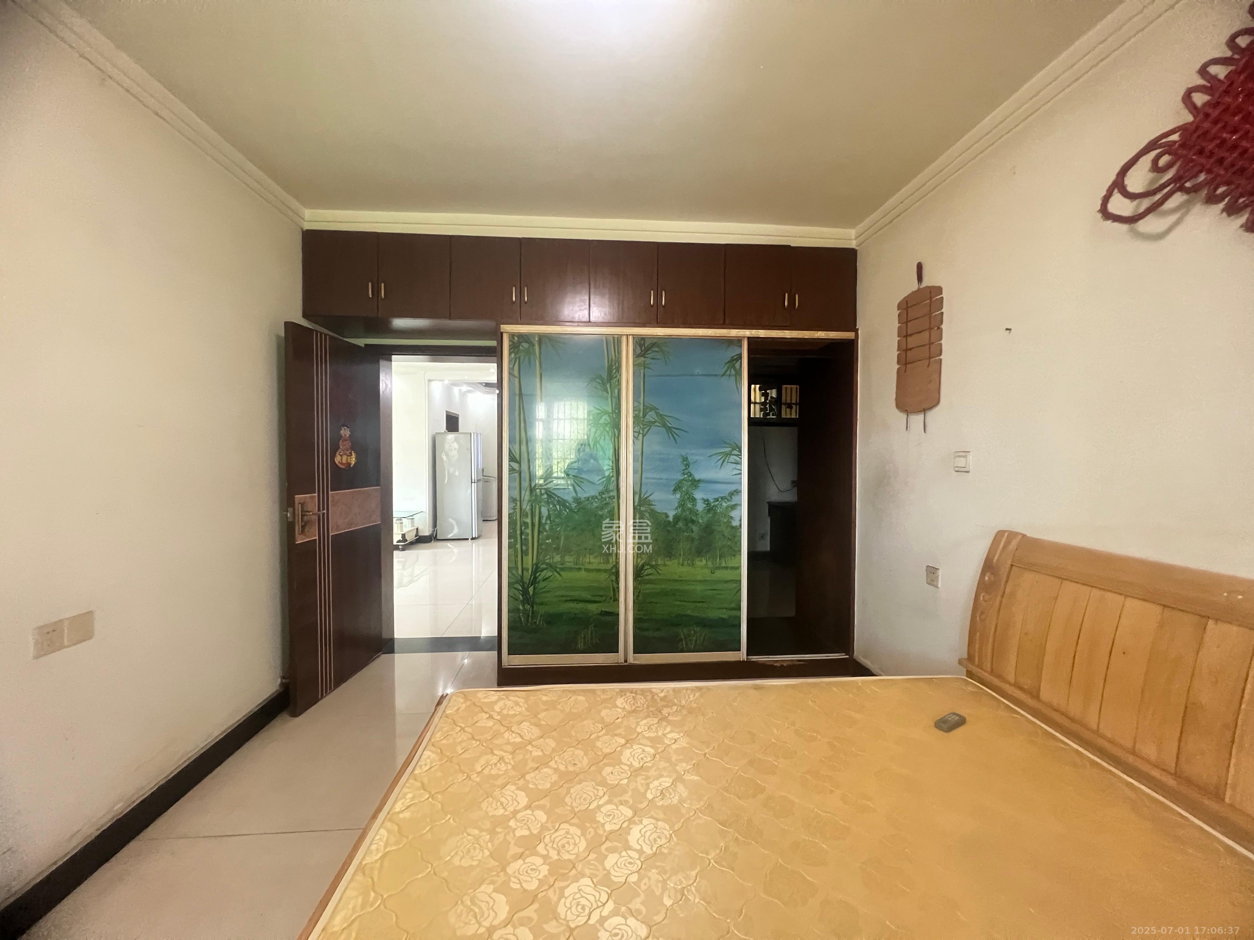 中南汽车世界 3室2厅2卫 1500.0元/月 中南汽车世界 3室2厅2卫 1500.0元/月室内图