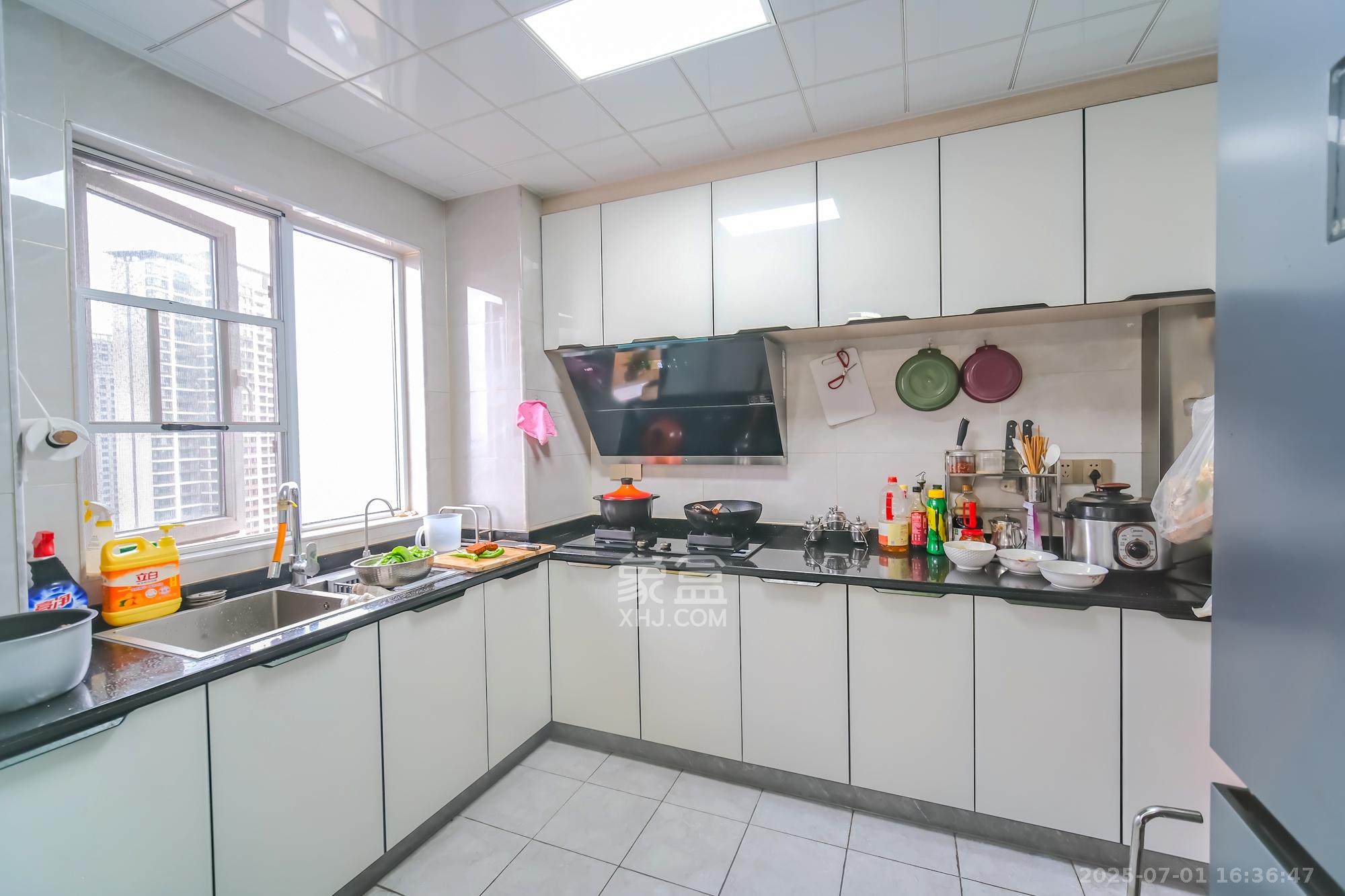 荣盛花语城  3室2厅2卫    96.0万 荣盛花语城  3室2厅2卫    96.0万厨房