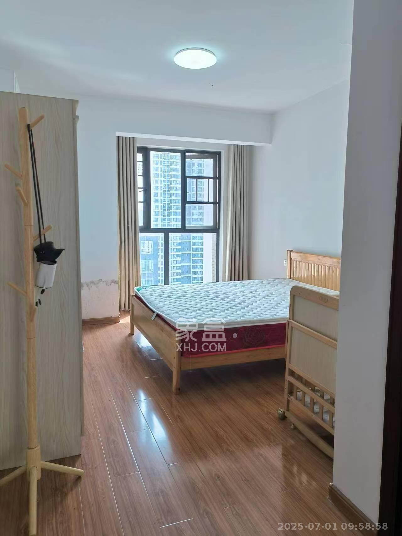 长龙湾 4室2厅2卫 2000.0元/月 长龙湾 4室2厅2卫 2000.0元/月室内图