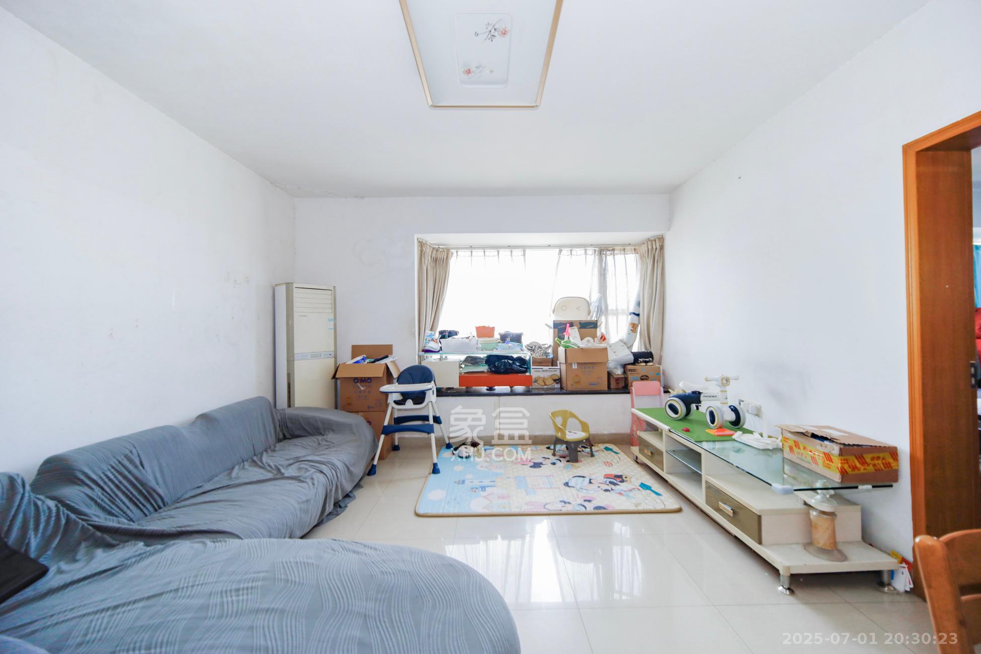 中建桂苑  2室1厅1卫   48.00万客厅