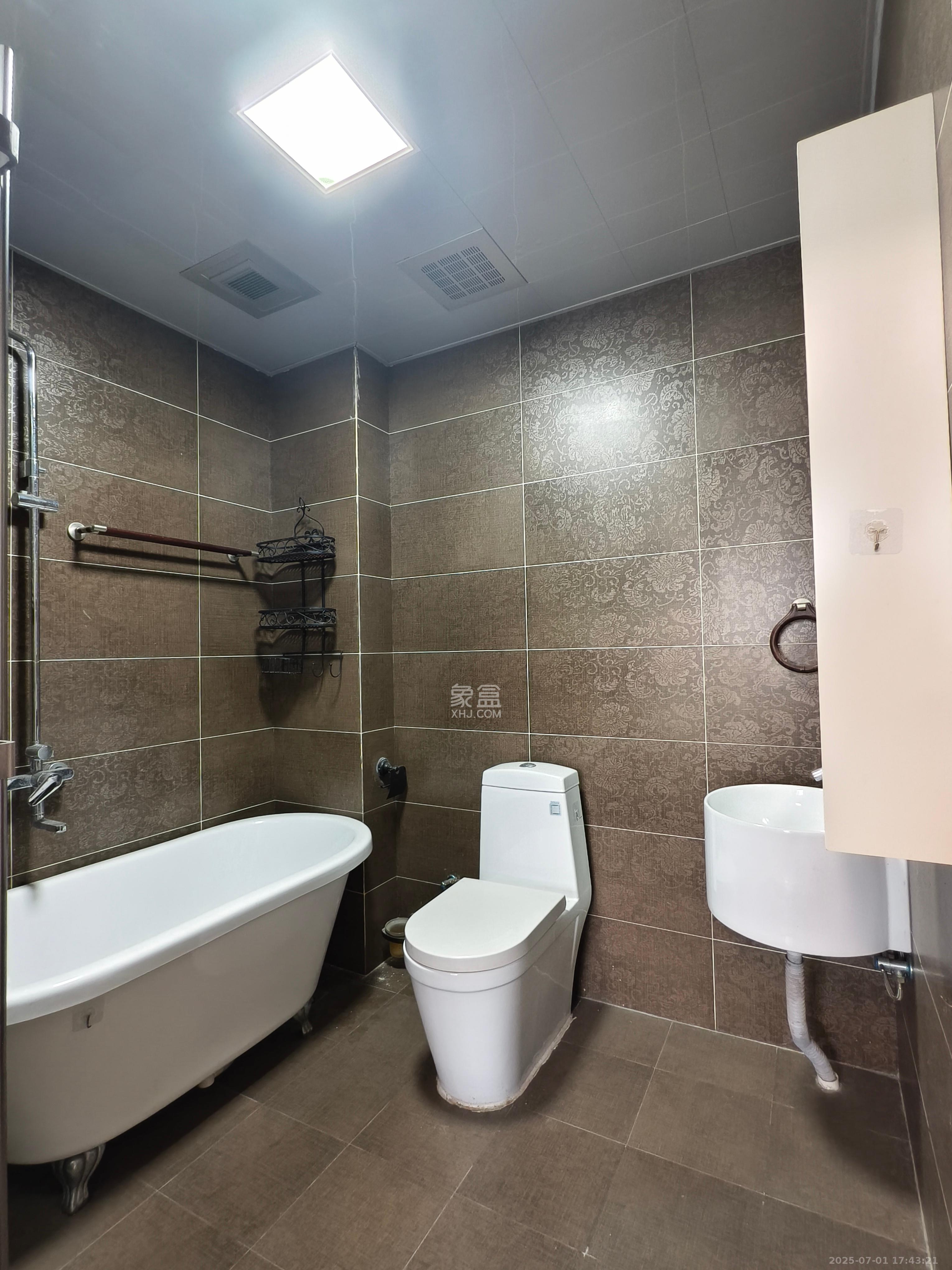 蟠龙欣苑 3室2厅2卫 2000.0元/月 蟠龙欣苑 3室2厅2卫 2000.0元/月室内图