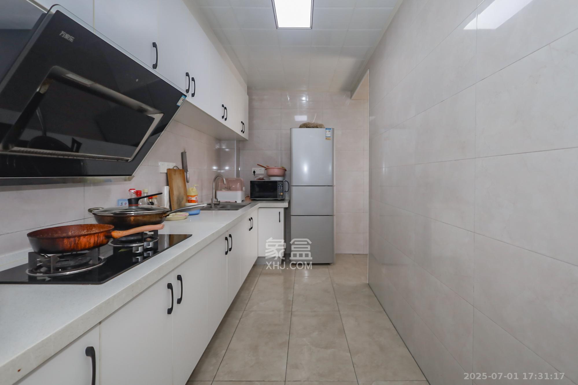 世茂外滩里(世茂铂翠湾三期)  3室2厅1卫    158.0万 世茂外滩里(世茂铂翠湾三期)  3室2厅1卫    158.0万厨房