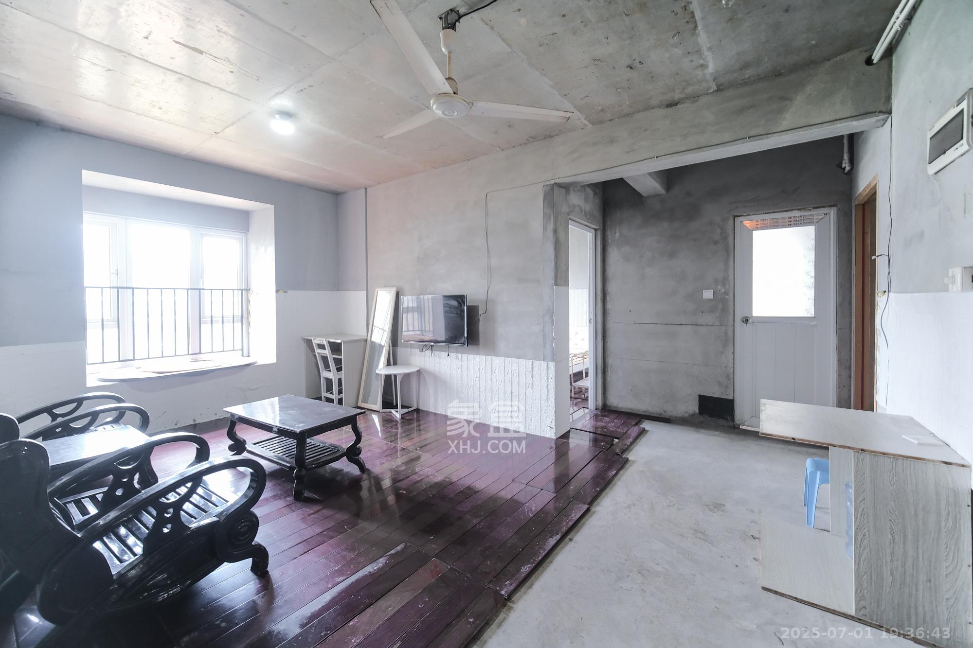 荣盛花语城 3室2厅1卫 67.0万 荣盛花语城 3室2厅1卫 67.0万客厅