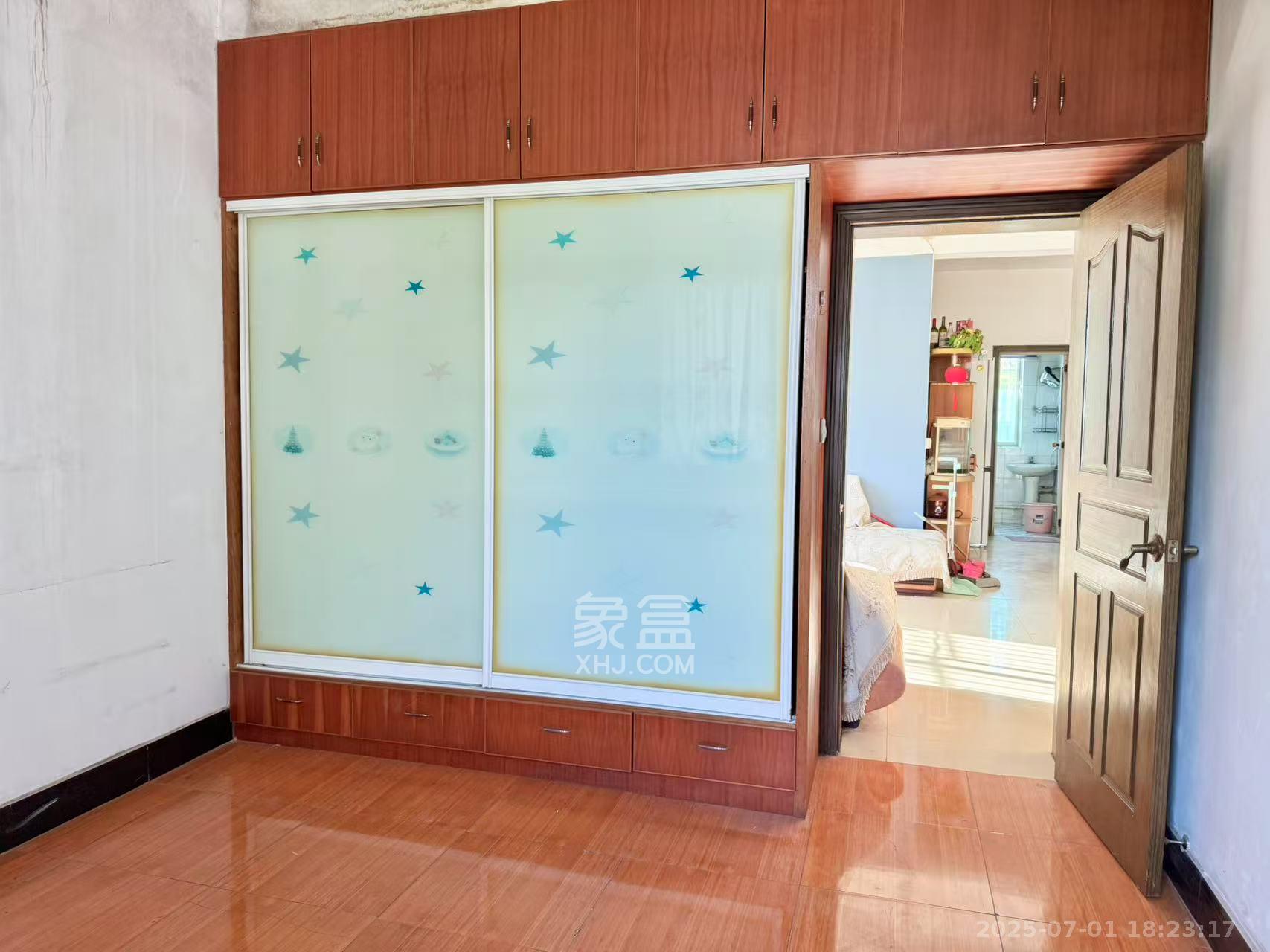 中南汽车世界 3室2厅1卫 1100.0元/月 中南汽车世界 3室2厅1卫 1100.0元/月室内图