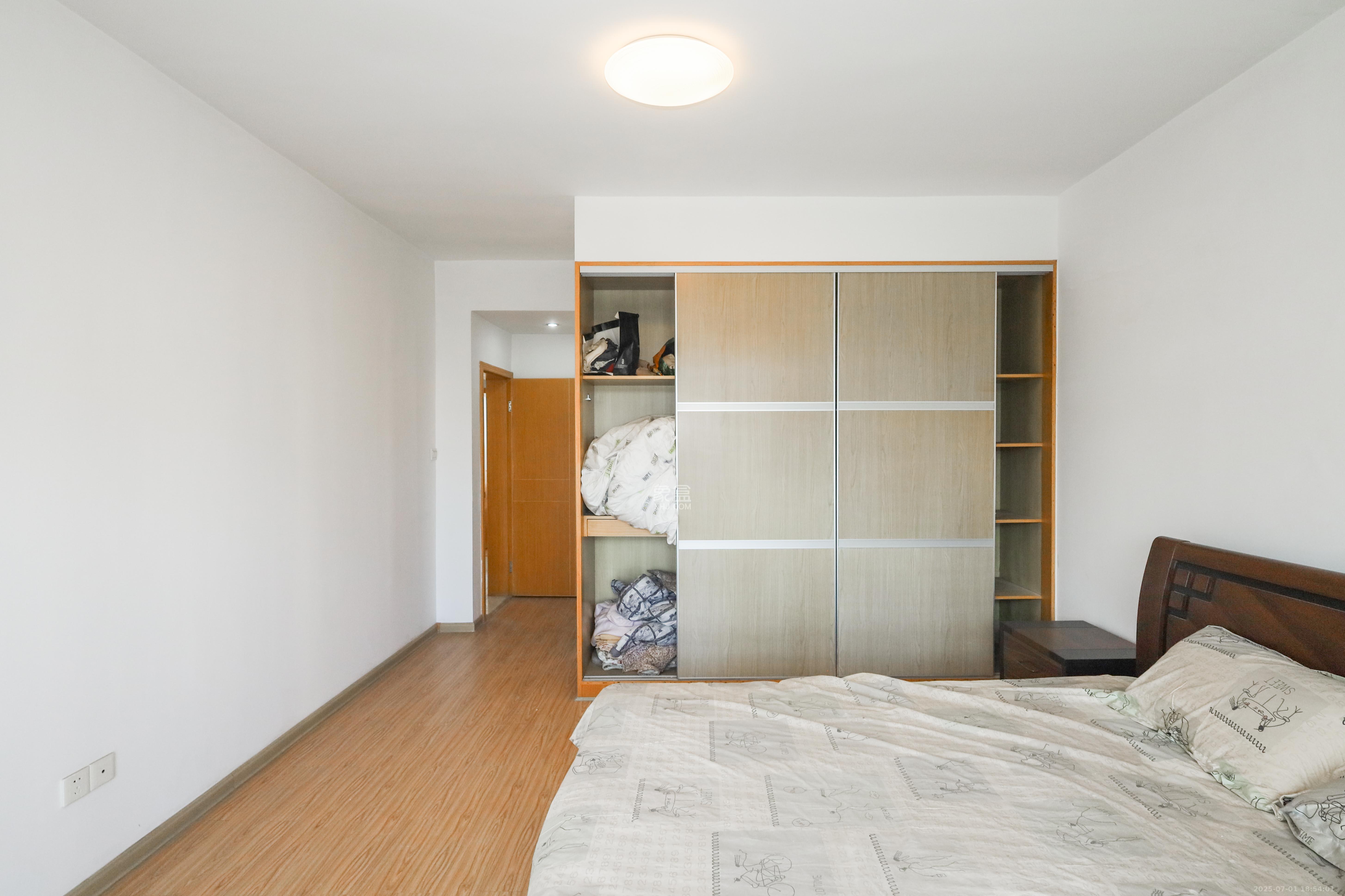 麓山润城 1室2厅1卫 95.0万 麓山润城 1室2厅1卫 95.0万卧室