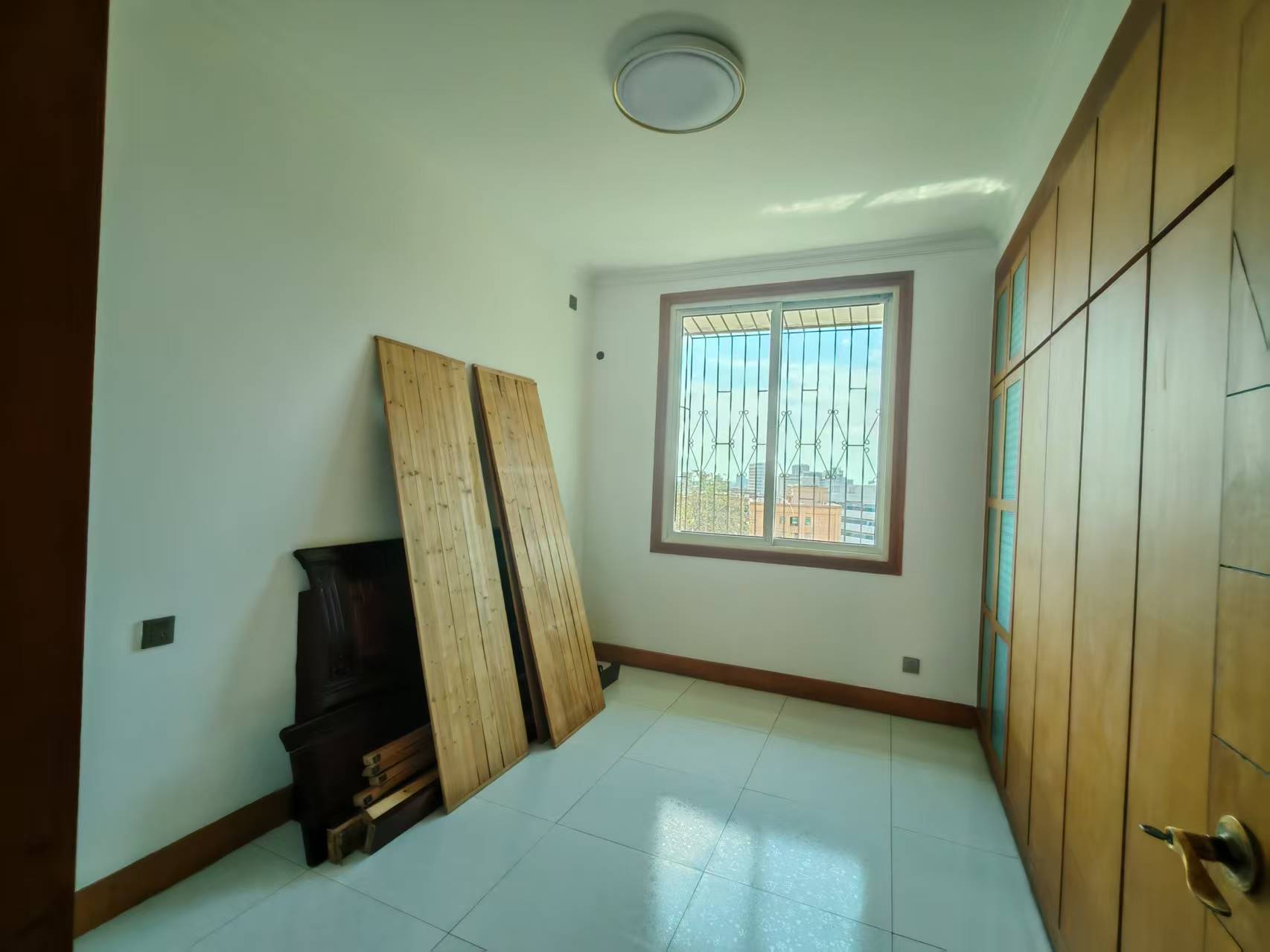 格林花园  4室2厅2卫    1680.0元/月 格林花园  4室2厅2卫    1680.0元/月室内图