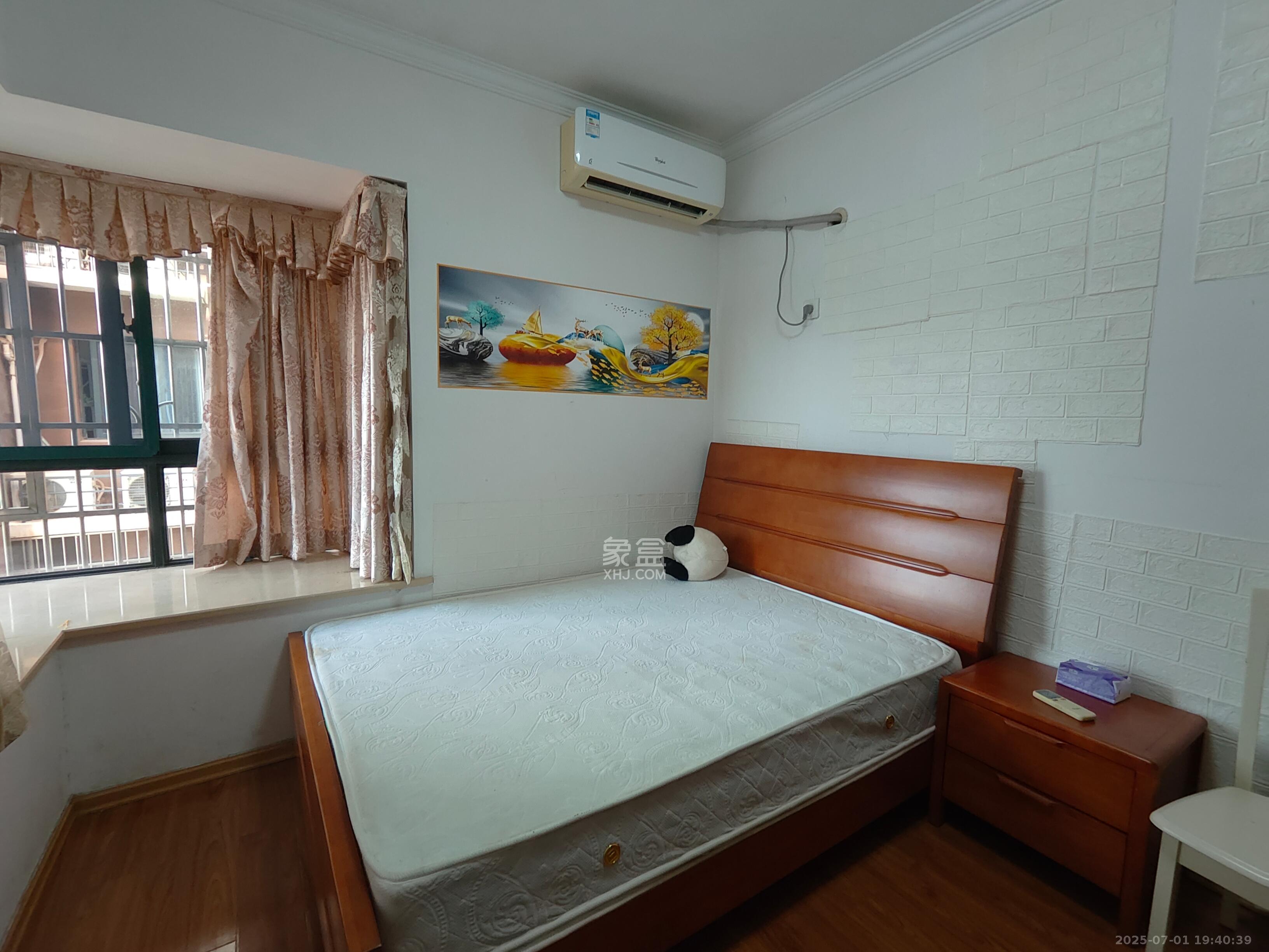 龙吉湾小区(龙瑞尚苑) 3室2厅1卫 2200.0元/月 龙吉湾小区(龙瑞尚苑) 3室2厅1卫 2200.0元/月室内图