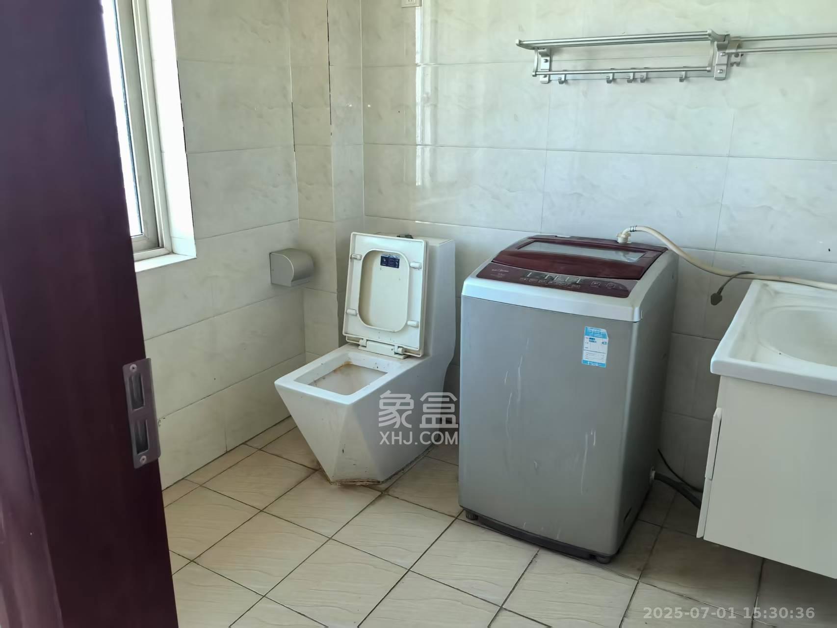 中悦领秀金都  3室2厅2卫   1600.00元/月室内图