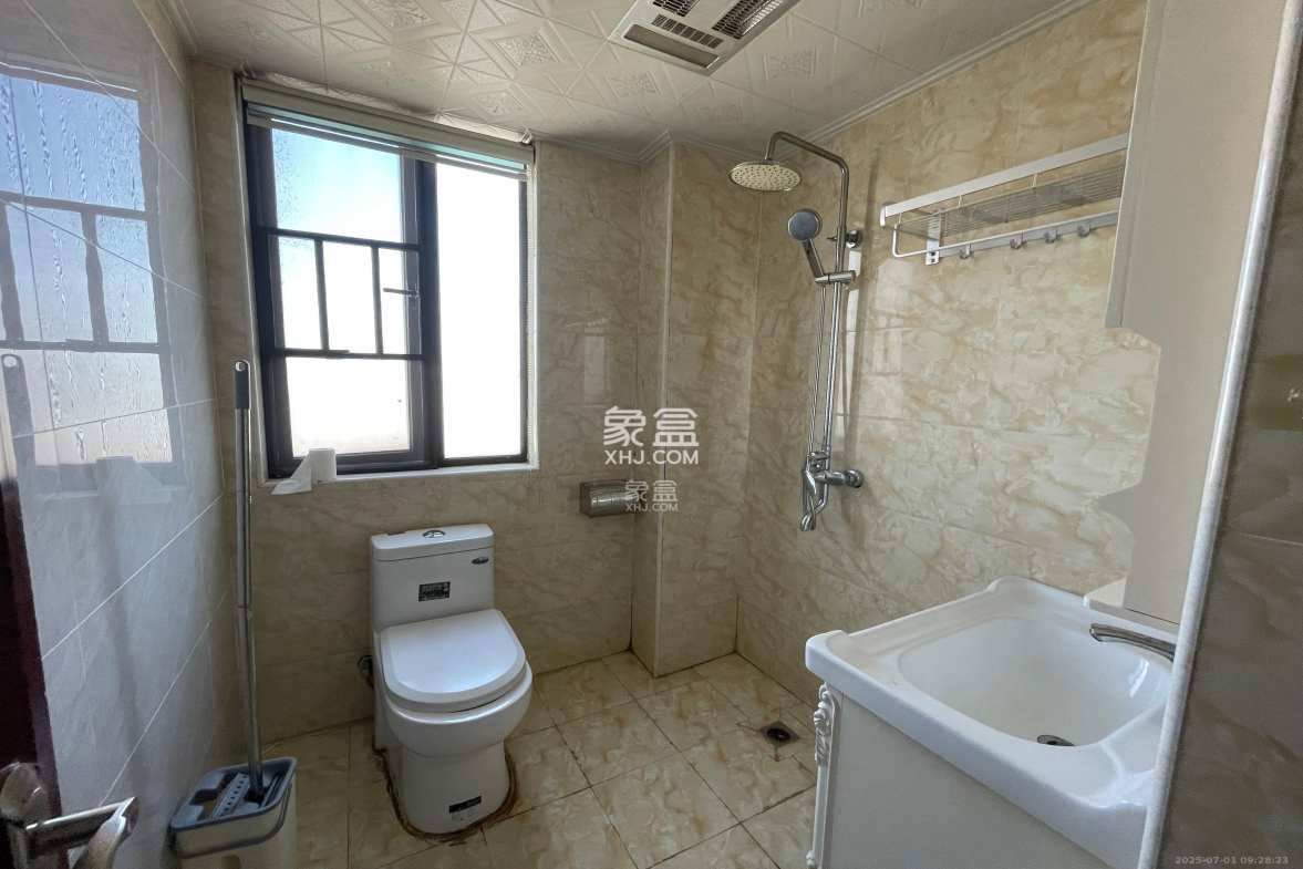 和泓梅溪四季 3室2厅2卫 2600.0元/月 和泓梅溪四季 3室2厅2卫 2600.0元/月室内图