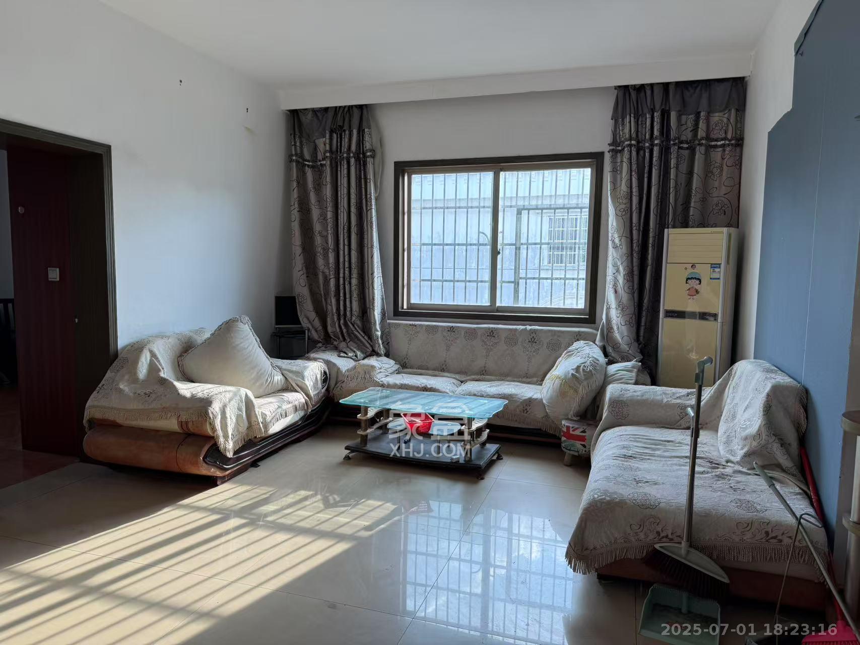 中南汽车世界 3室2厅1卫 1100.0元/月 中南汽车世界 3室2厅1卫 1100.0元/月室内图