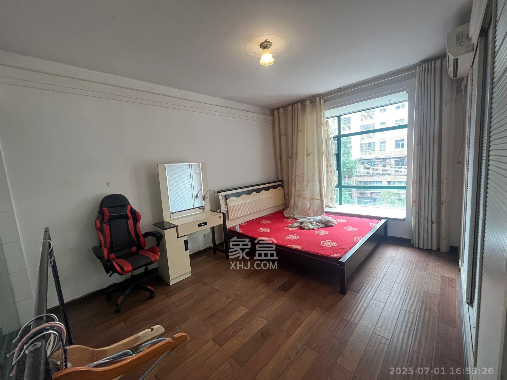 美林景园  3室2厅2卫   2500.00元/月室内图
