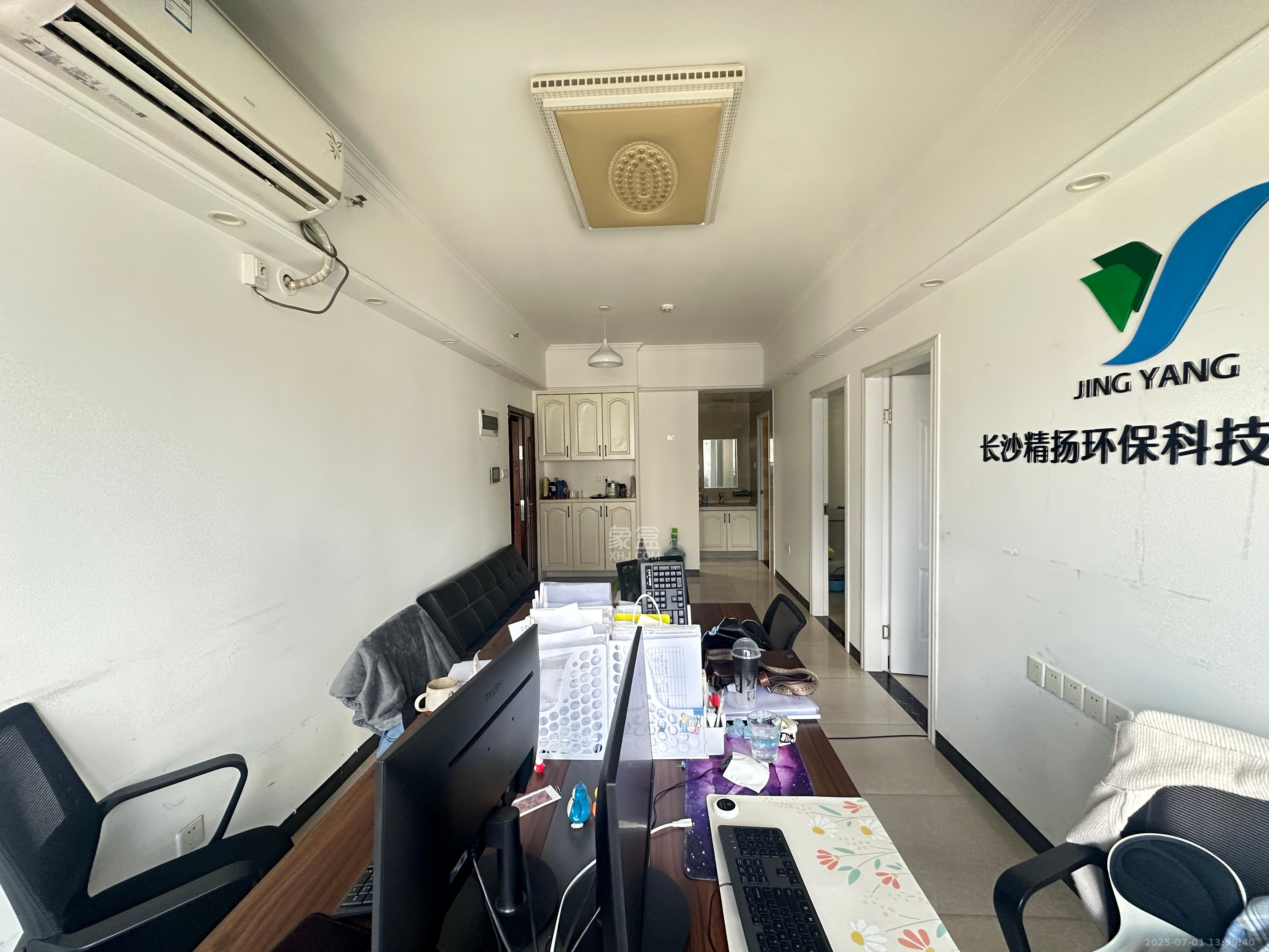 半山公馆(半山国际中心) 1室1厅1卫 2500.0元/月 半山公馆(半山国际中心) 1室1厅1卫 2500.0元/月室内图