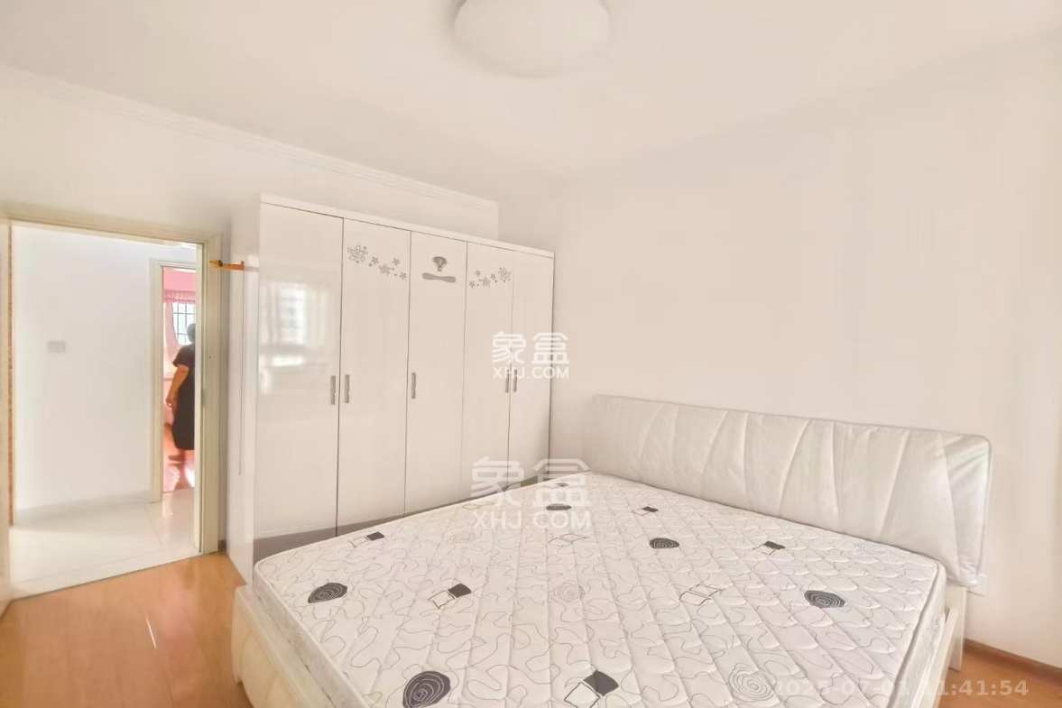 嘉盛华庭(一期、二期、三期) 3室2厅2卫 3500.0元/月 嘉盛华庭(一期、二期、三期) 3室2厅2卫 3500.0元/月室内图