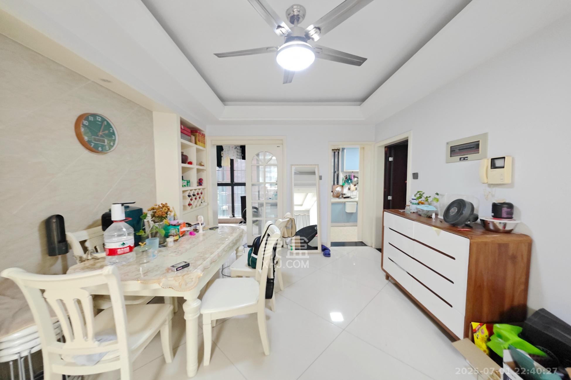 中江佳境天成  4室2厅2卫    126.0万 中江佳境天成  4室2厅2卫    126.0万客厅