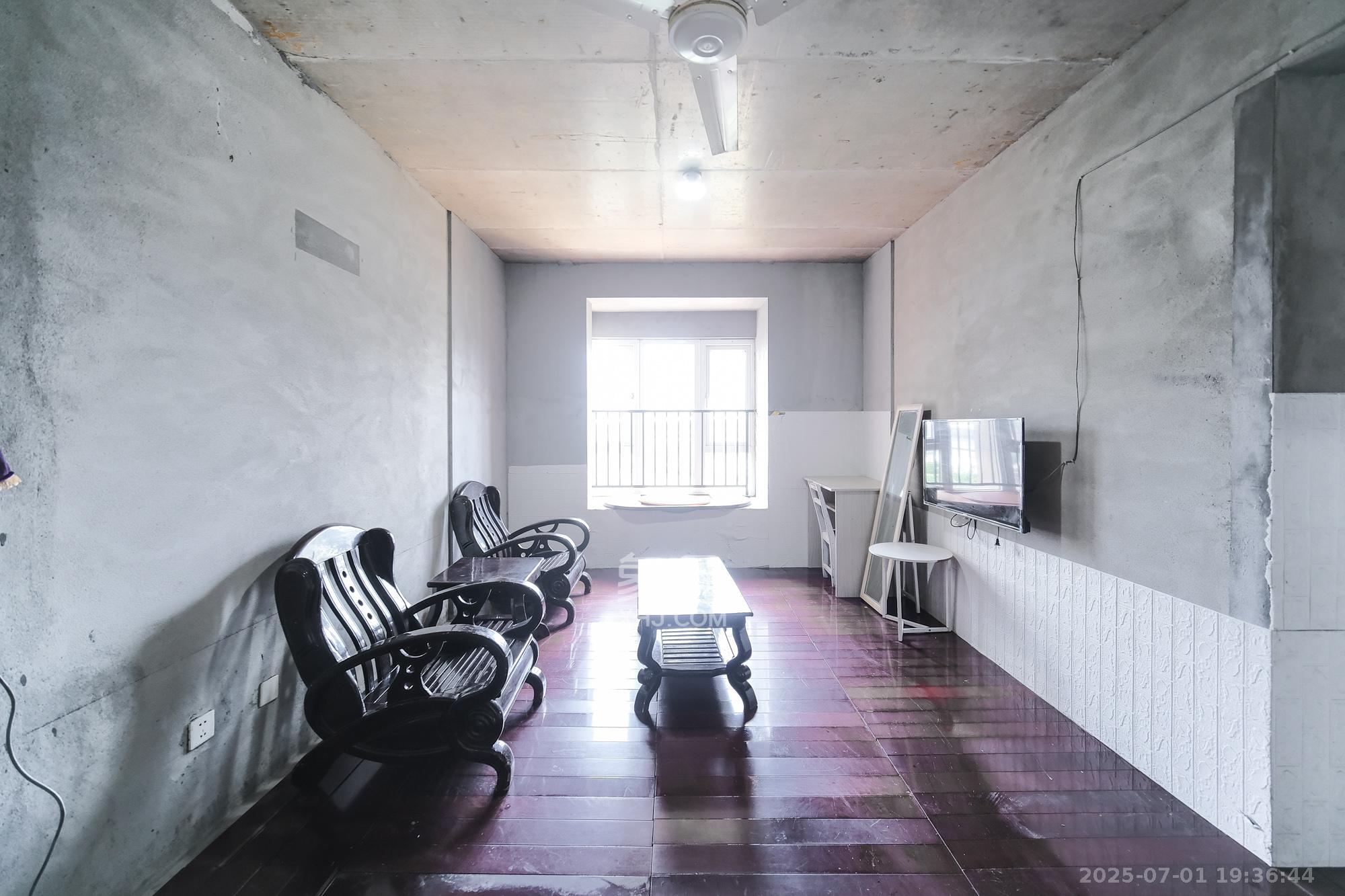 荣盛花语城 3室2厅1卫 67.0万 荣盛花语城 3室2厅1卫 67.0万客厅