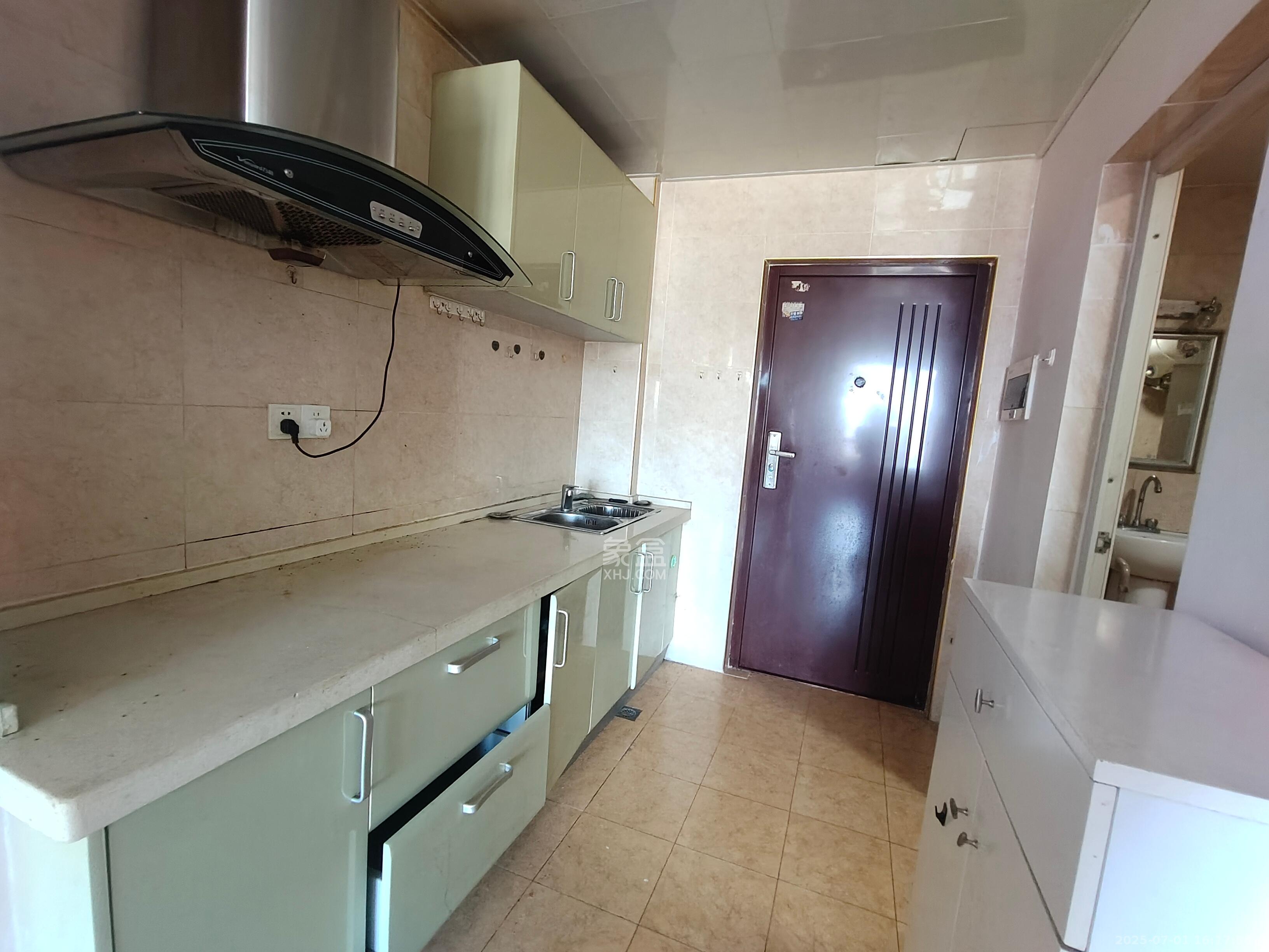 融圣国际 1室1厅1卫 1600.0元/月 融圣国际 1室1厅1卫 1600.0元/月室内图