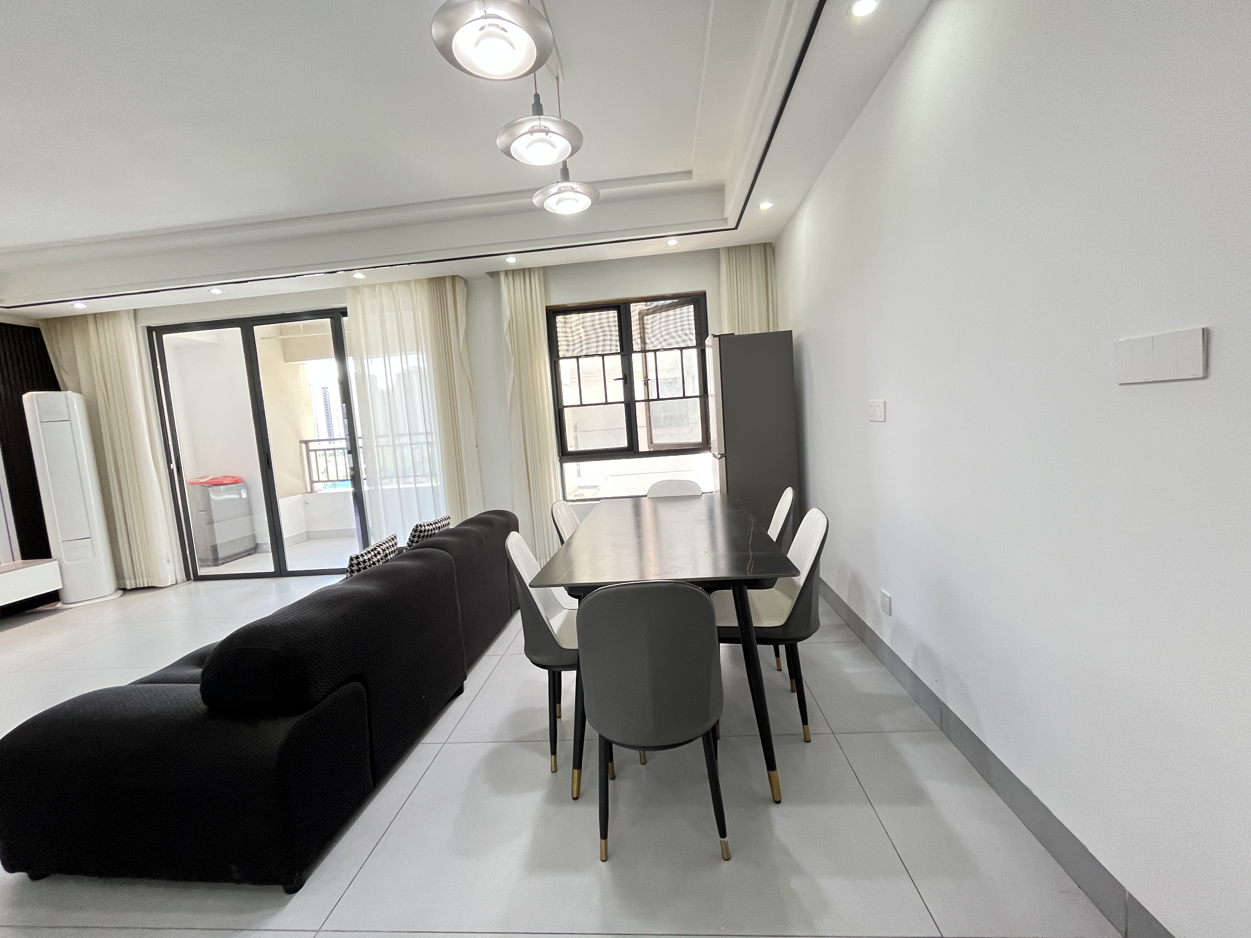 荣盛花语书苑 3室2厅2卫 2500.0元/月 荣盛花语书苑 3室2厅2卫 2500.0元/月室内图