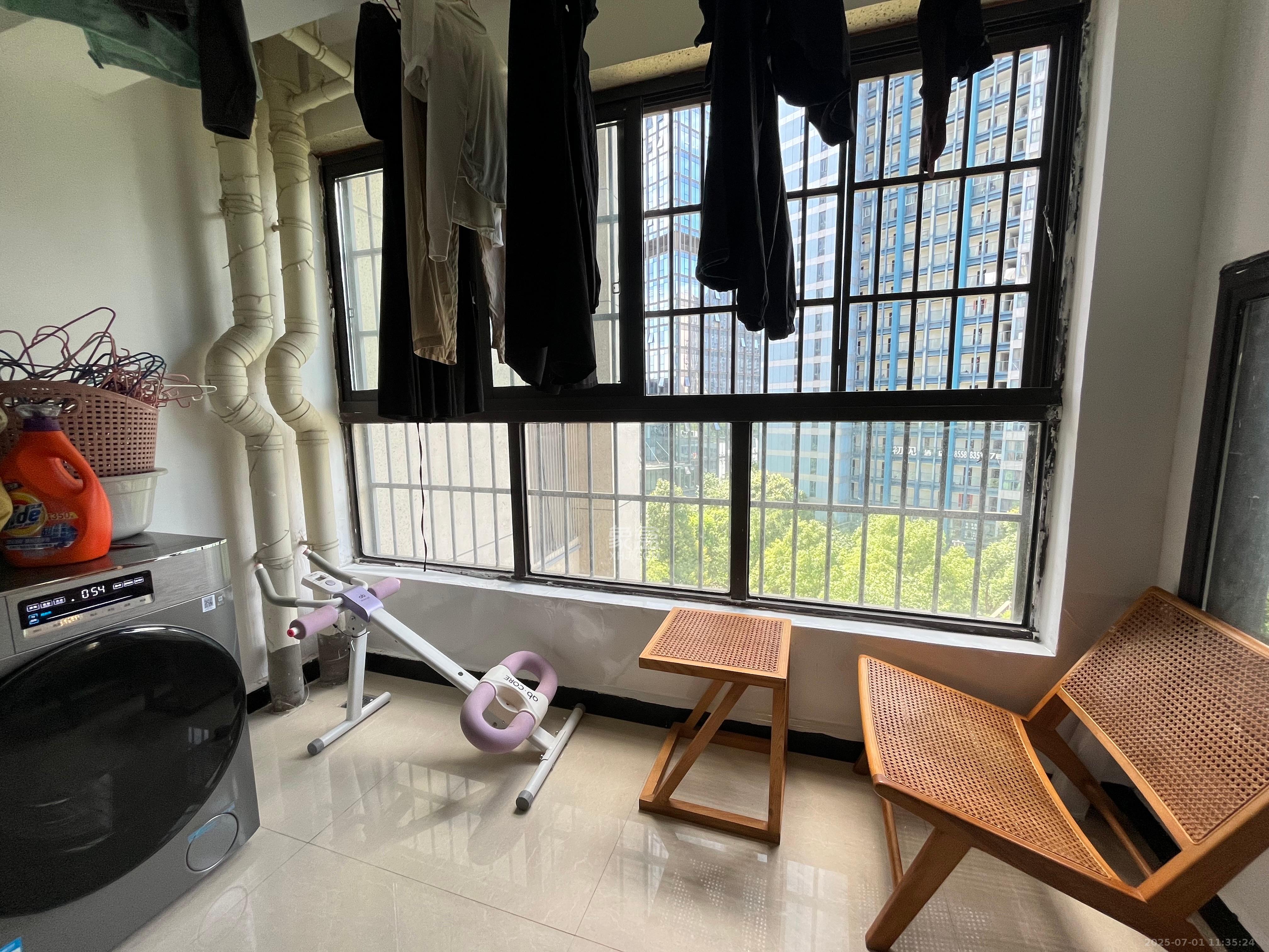 绿地中央广场 2室2厅1卫 2400.0元/月 绿地中央广场 2室2厅1卫 2400.0元/月室内图