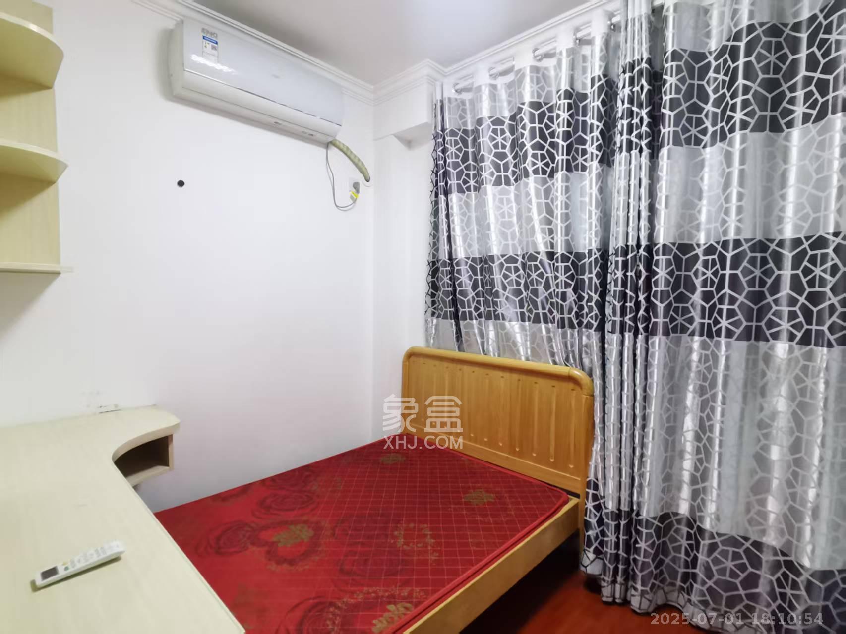 辉宏橄榄城  3室2厅1卫   1700.00元/月室内图
