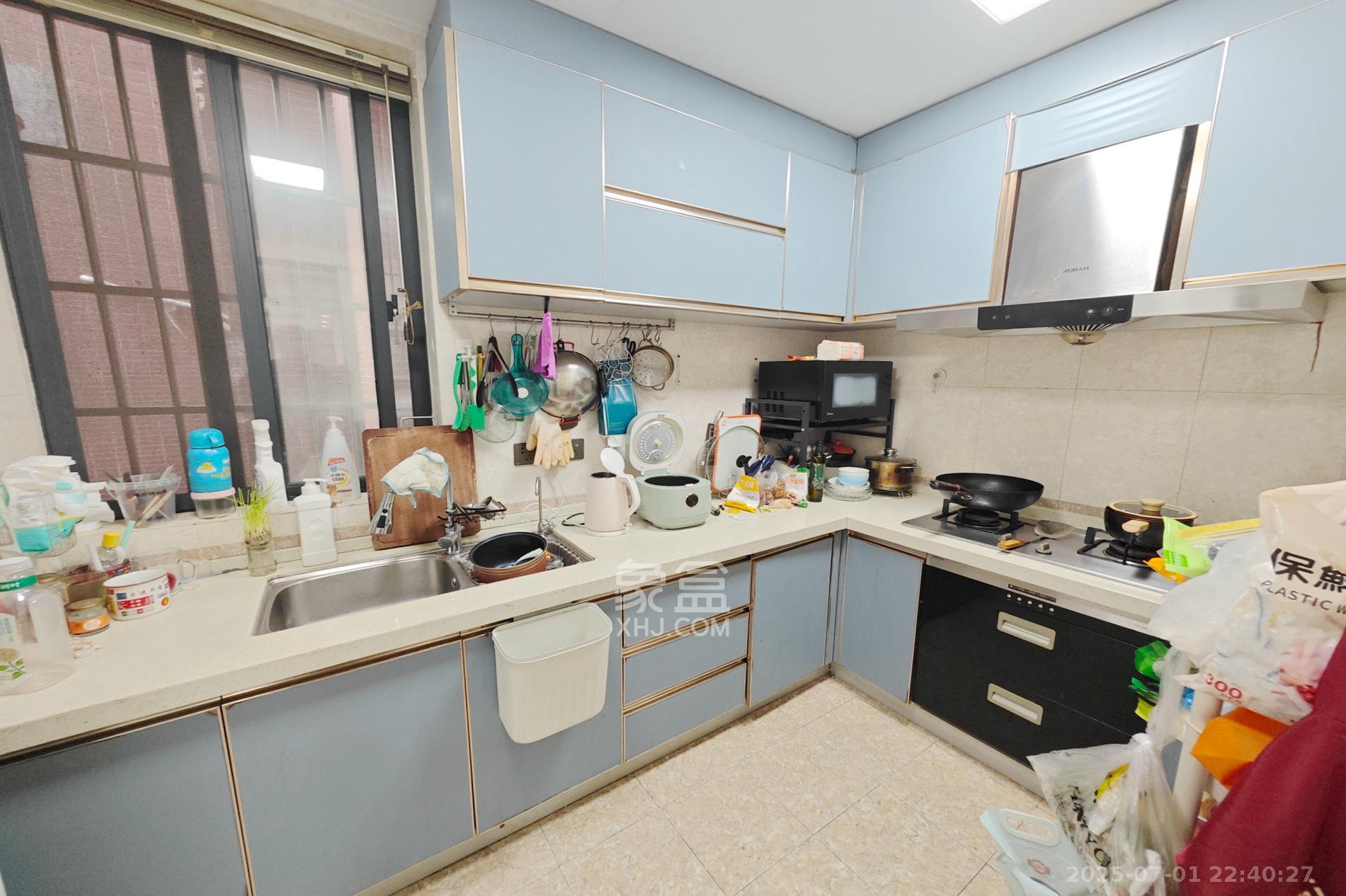 中江佳境天成  4室2厅2卫    126.0万 中江佳境天成  4室2厅2卫    126.0万厨房