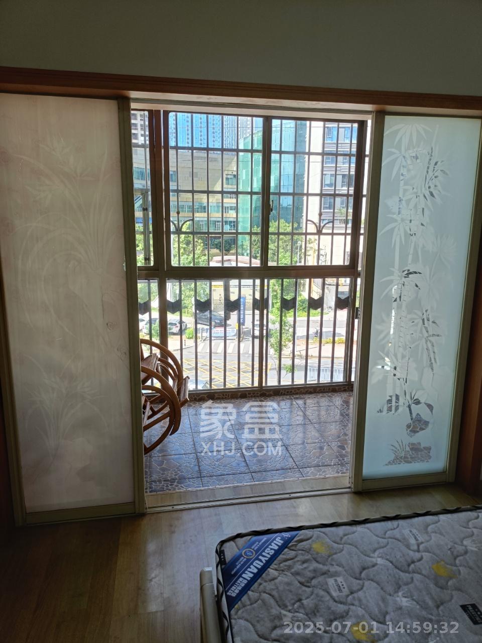 莲湖汽配城  3室2厅1卫   2100.00元/月室内图