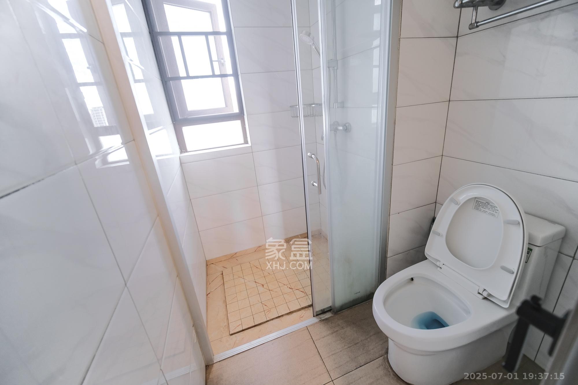 碧桂园翘楚棠 4室2厅1卫 150.0万 碧桂园翘楚棠 4室2厅1卫 150.0万卫生间