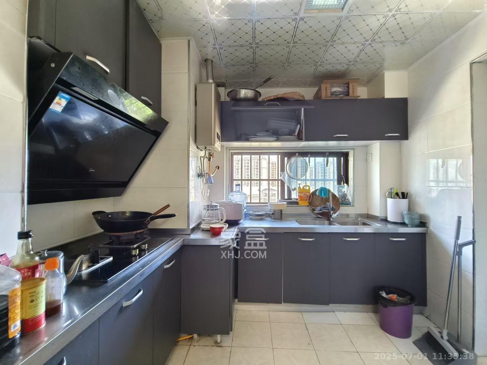 绿地中央广场 2室2厅1卫 2400.0元/月 绿地中央广场 2室2厅1卫 2400.0元/月室内图