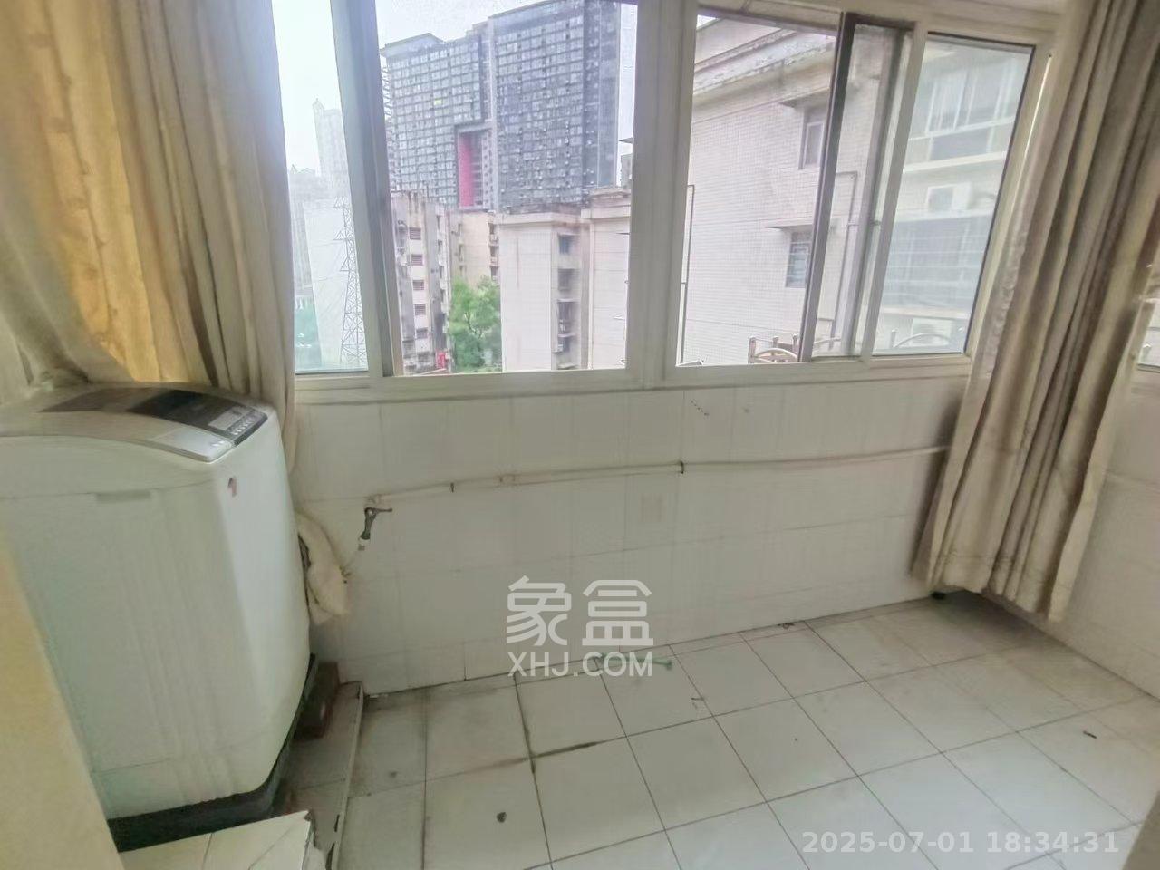 浦沅生活一区  3室2厅2卫   2000.00元/月室内图
