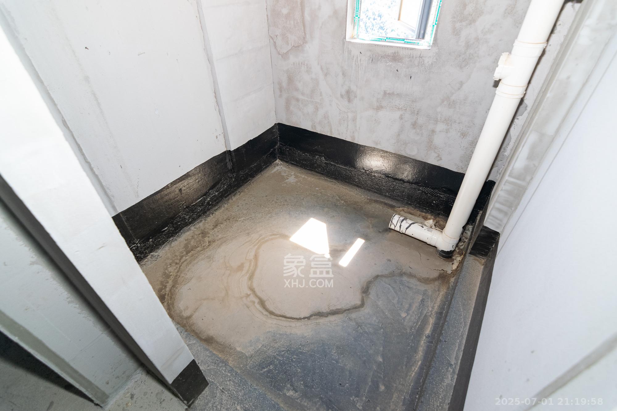 澳海谷山府  4室2厅2卫   96.00万卫生间