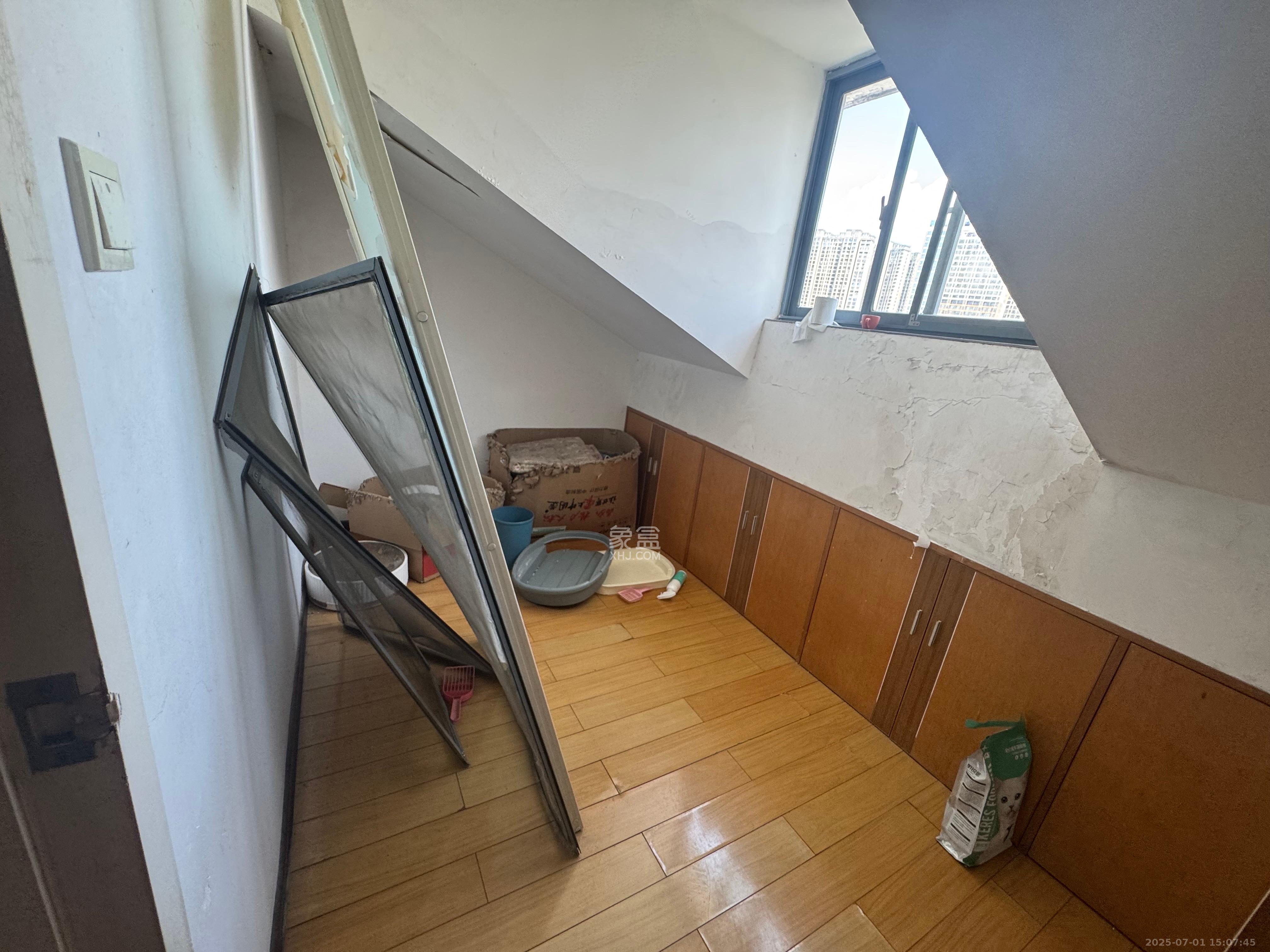 枫林绿洲  5室2厅2卫   2500.00元/月室内图