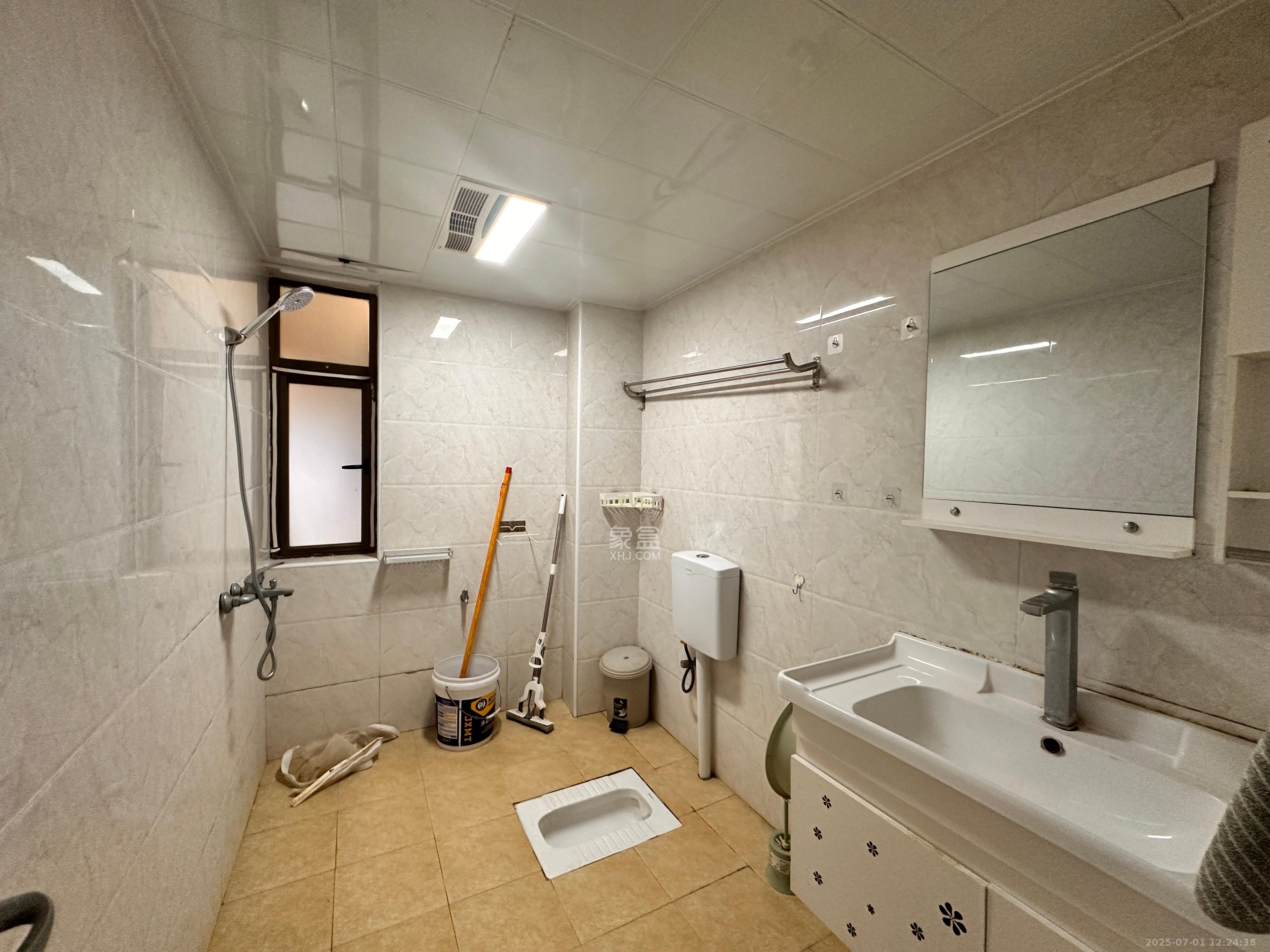 江山帝景哈佛  2室2厅1卫    1700.0元/月 江山帝景哈佛  2室2厅1卫    1700.0元/月室内图