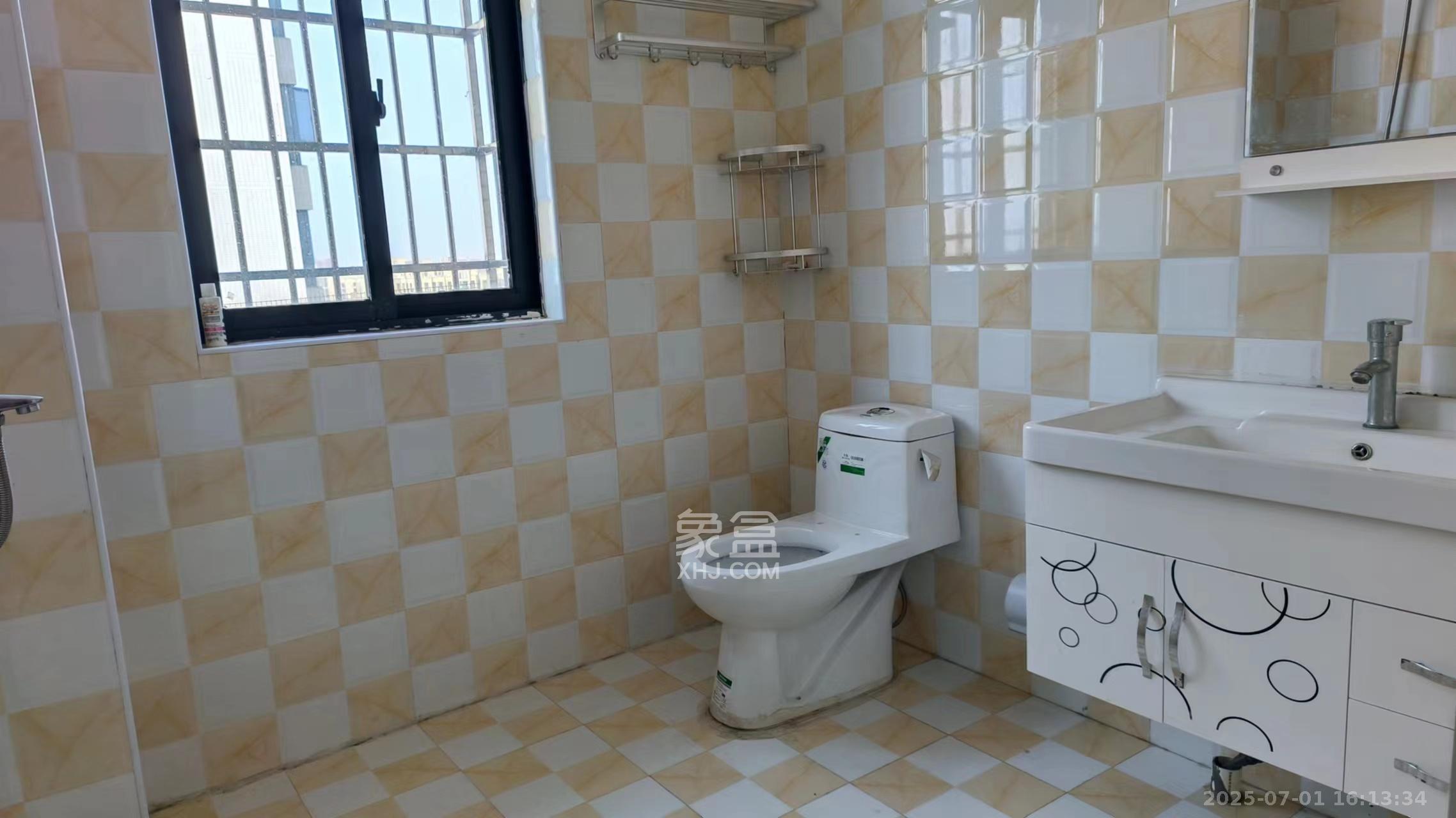 恒生碧水龙庭  4室2厅2卫   2500.00元/月室内图