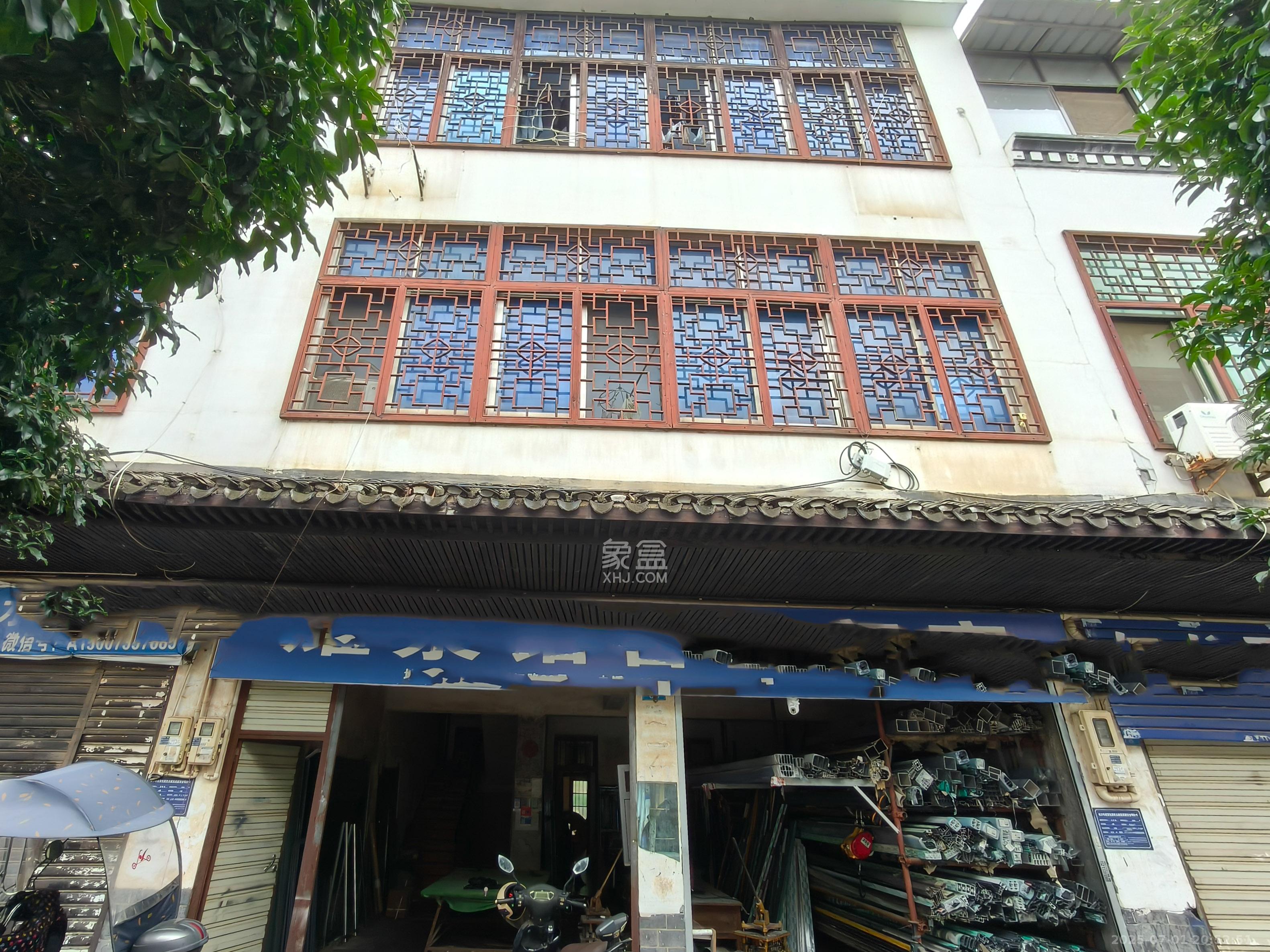 榔梨镇散盘 6室2厅2卫 248.00万 榔梨镇散盘 6室2厅2卫 248.00万卧室