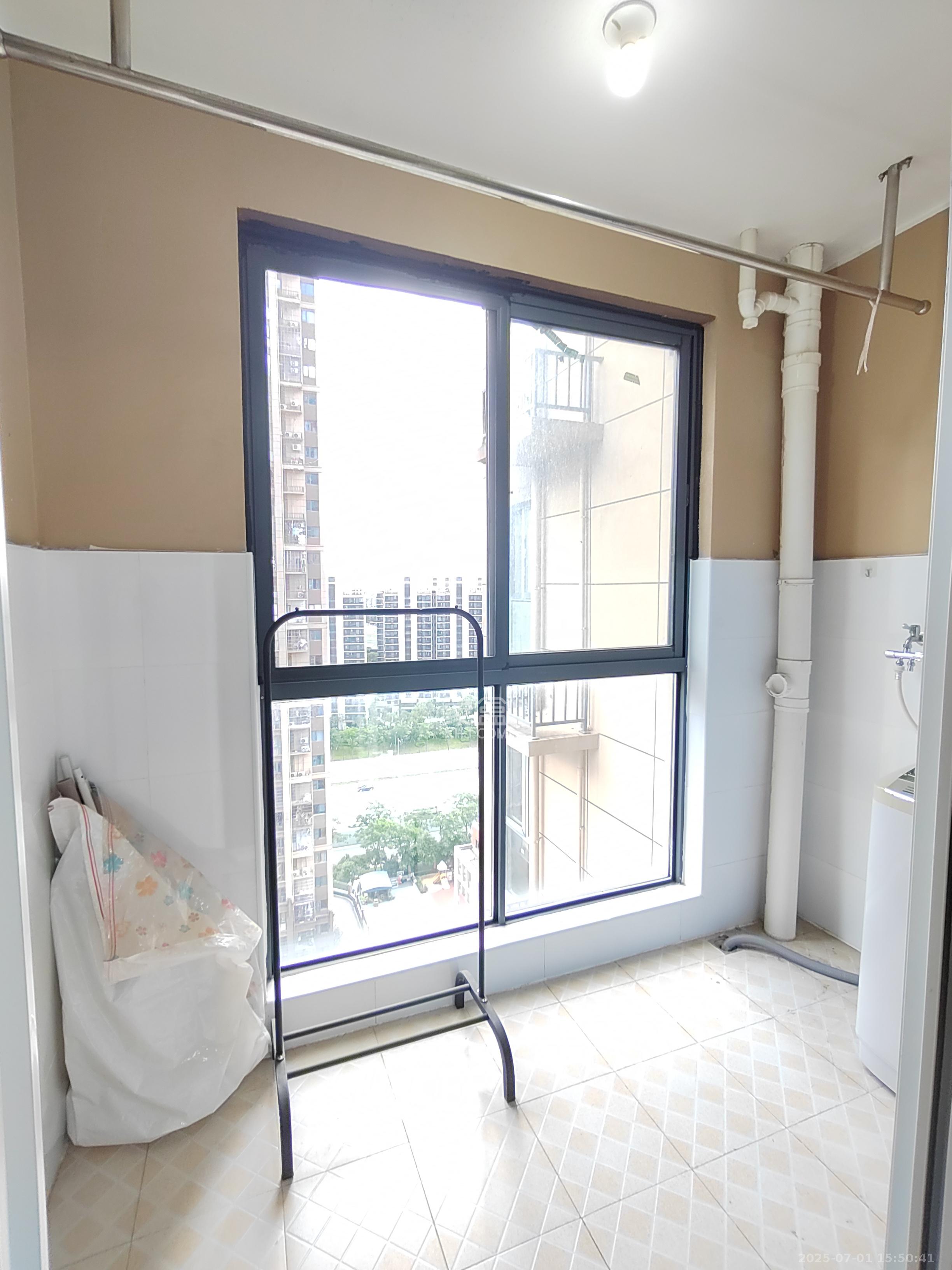 荣盛花语城  3室2厅1卫   1800.00元/月室内图