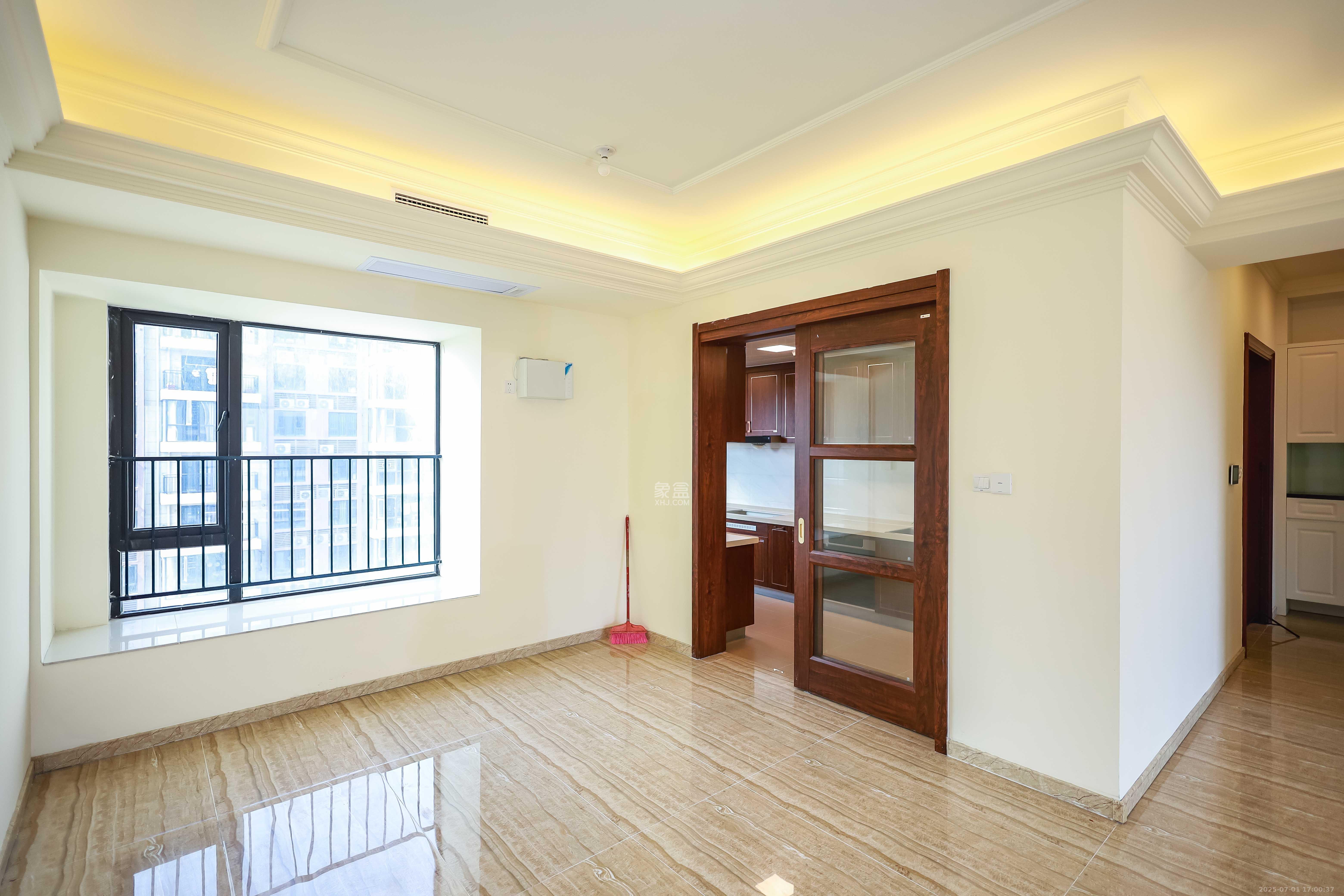 碧桂园荟隽棠  4室2厅3卫    168.0万 碧桂园荟隽棠  4室2厅3卫    168.0万客厅