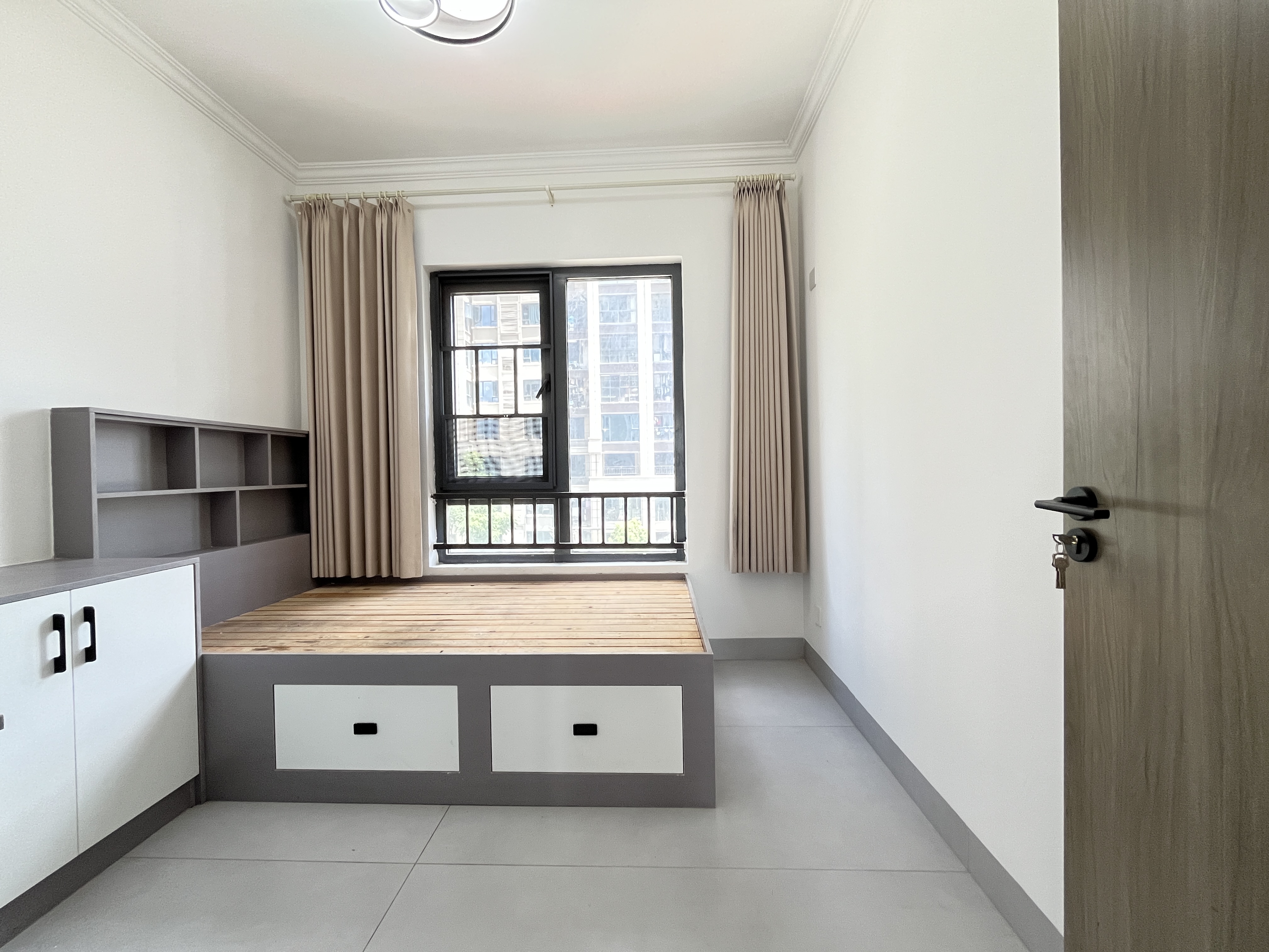 荣盛花语书苑 3室2厅2卫 2500.0元/月 荣盛花语书苑 3室2厅2卫 2500.0元/月室内图