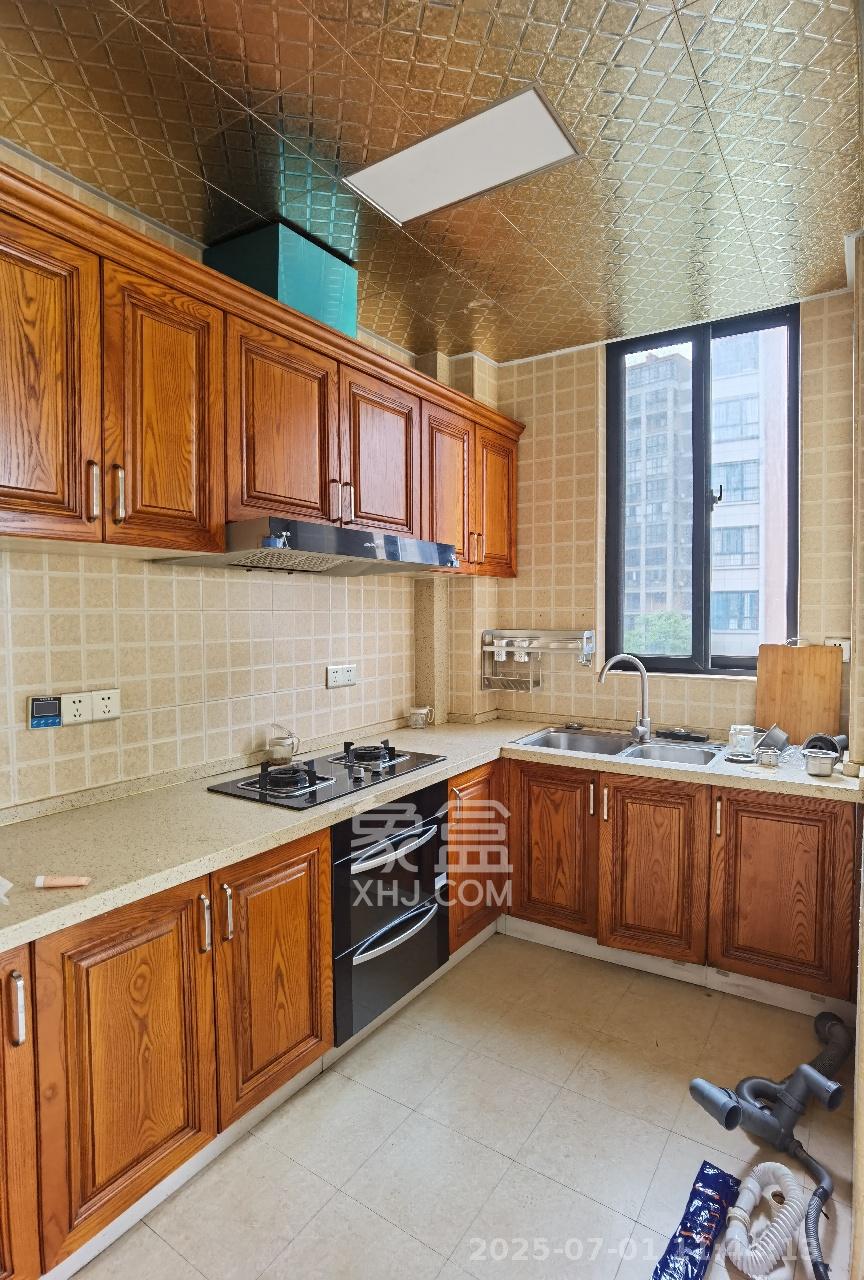 丽景华庭 3室2厅2卫 2000.0元/月 丽景华庭 3室2厅2卫 2000.0元/月室内图